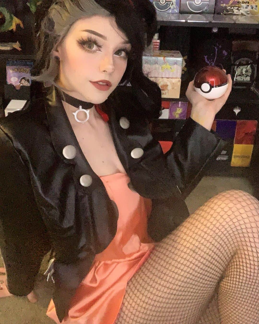 Nicole Eevee Davisのインスタグラム：「Has anyone seen my Morpeko? If he doesn’t eat soon he’ll get HANGRY💢>:c  I got snowed in and had to work with bedroom lighting today but I’ll definitely be taking more! Marnie is one of my absolute favorite characters so I want to get some good shots ⛓🖤☁️」