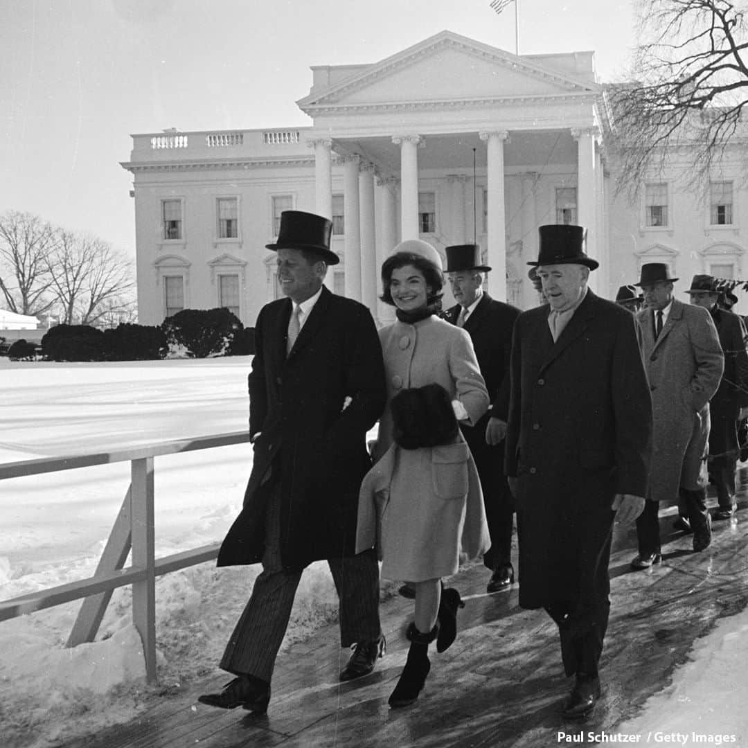 ABC Newsさんのインスタグラム写真 - (ABC NewsInstagram)「ON THIS DAY: A look back at past Inauguration ceremonies of U.S. Presidents Bill Clinton, George H.W. Bush, Franklin D. Roosevelt, Herbert Hoover, John F. Kennedy, Lyndon B. Johnson, Richard Nixon, Barack Obama, Ronald W. Reagan and Abraham Lincoln.  #inauguration #usa #archivephotography」1月20日 20時40分 - abcnews