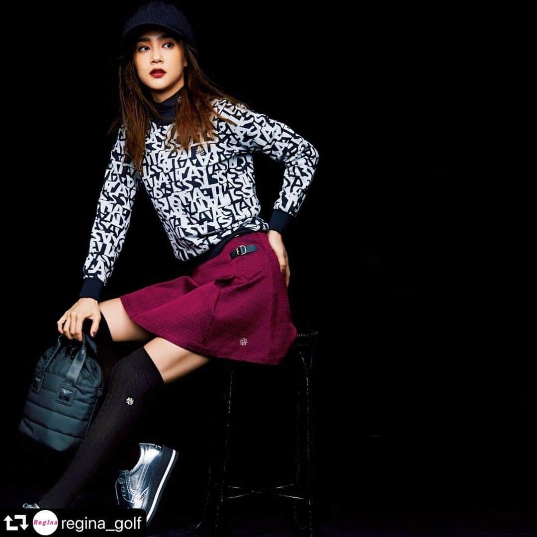 山口りさのインスタグラム：「#repost @regina_golf ・・・ モードなモノトーンニットに映える赤のスカートで鮮烈な印象を与えて  STAのロゴをちりばめたジャカードのニットは、モノトーンでクールな印象に。深 みのある鮮やかなボルドーのスカートで華やぎを添えて、女性らしさもプラスして。ニットのモード感とスカートのクラシック感が絶妙にマッチ。  ニット￥16,000、ハイネックシャツ￥10,000、スカート￥28,000、帽子￥6,500、バッグ￥9,800、ソックス￥2,400、シューズ￥32,000（以上セント・アンドリュース）  #reginagolf #ゴルフ女子 #女子ゴルフ #おしゃれゴルファー #ゴルフ女子コーデ #インスタゴルフ部 #ゴルフ #ゴルフ女子と繋がりたい #ゴルフウェア #ゴルフコーデ #ゴルフ大好き #インスタゴルフ #女子ラウンド #ゴルフ好き #ゴルフ初心者 #ゴルフ好きと繋がりたい #golfgirl #golstagram #golfwear #golflife #lovegolf #ゴルフ雑誌Regina（@regina_golf  撮影／黒沼諭（aosora）　スタイリスト／若狭惠美　ヘア＆メイク／山口理沙（＋nine）　モデル／ATSUKO」