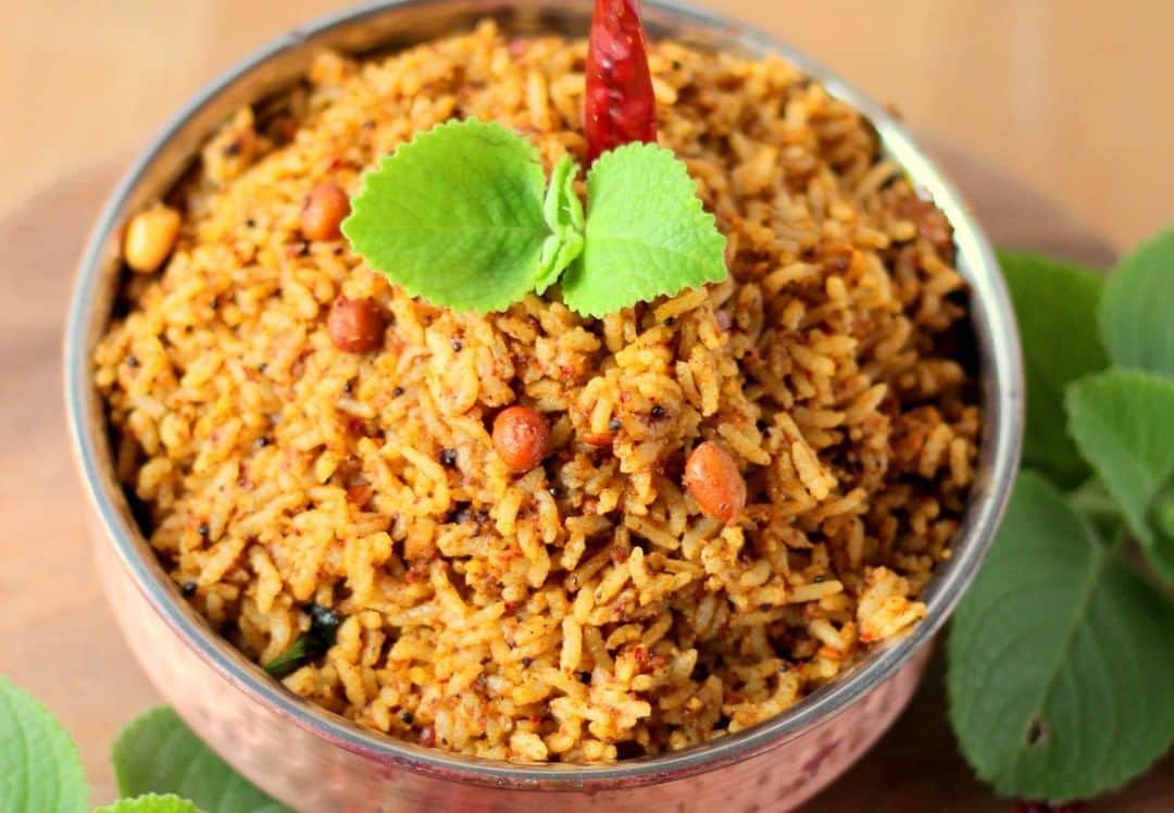 Archana's Kitchenさんのインスタグラム写真 - (Archana's KitchenInstagram)「Doddapatre Soppina Chitranna (Indian Thyme Rice) Recipe is a one pot meal made with Thyme leaves as one of the main ingredients. Thyme leaves are called Doddapatre Soppu in Kannada. Its specialty lies in its health benefits and the ease of cooking.  Give this delicious recipe a try and tell us how you liked it! Get the recipe from the smart.bio link in my profile @archanaskitchen .」1月20日 15時20分 - archanaskitchen