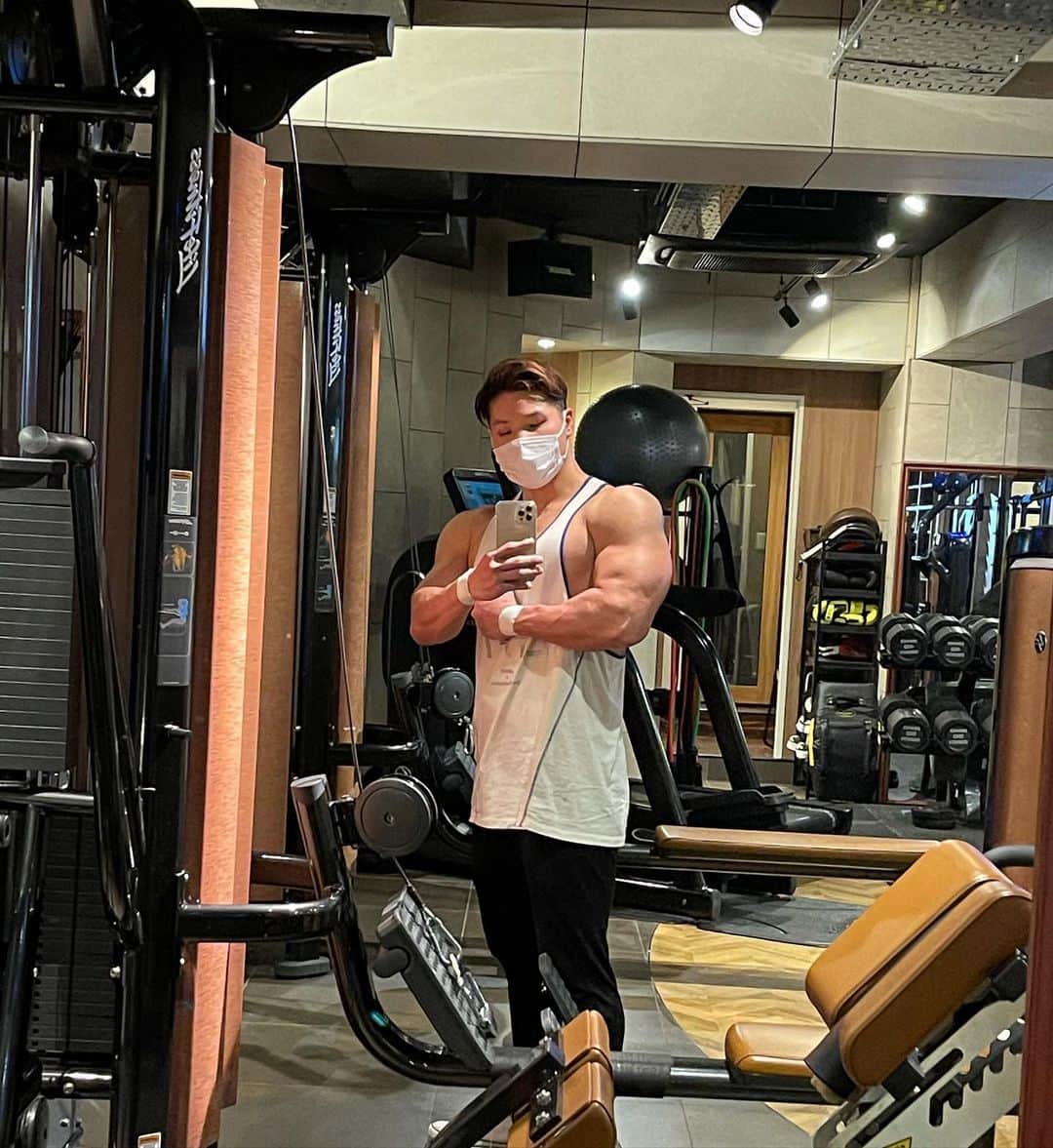 田口純平さんのインスタグラム写真 - (田口純平Instagram)「今日は朝から、 2時間半のハードトレーニング！  肩、腕(二頭、三頭)が効きすぎた！！  #workout #physique」1月20日 15時50分 - junpei_taguchi
