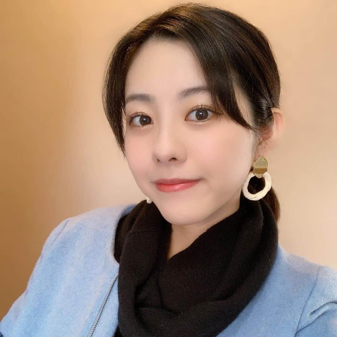 池田愛のインスタグラム：「大人女子コーデ #エレガントメイク #メイク好き #ピアス好き」