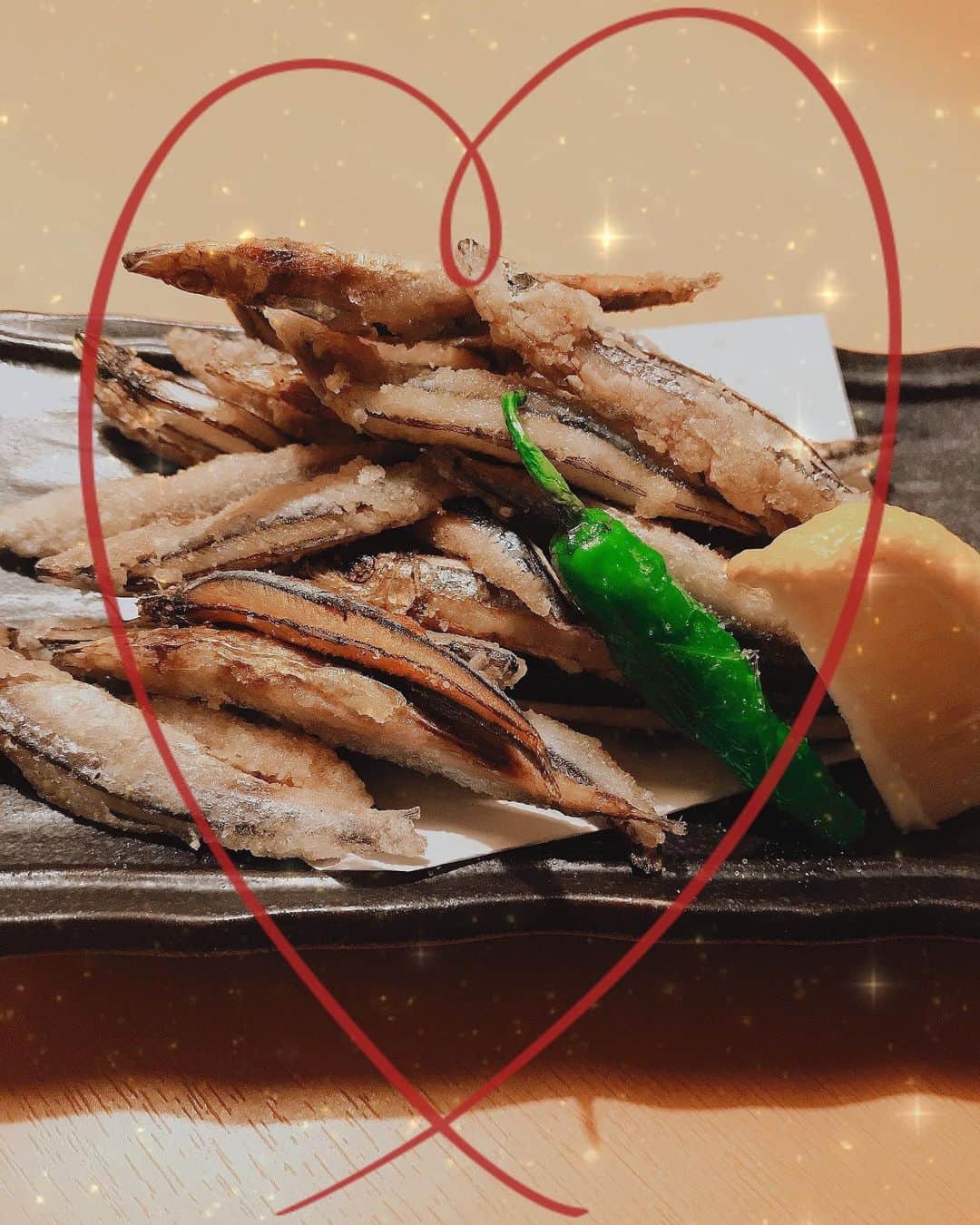 九州うまか　梅田店のインスタグラム：「九州うまかのキビナゴの唐揚げ 人気のキビナゴシリーズその1 唐揚げバージョンです♡  #TikTok #居酒屋 #個室 #喫煙可 #ディナー #梅田 #大阪 #グルメ #デート #接待 #打ち上げ #宴会 #コロナに負けるな  #fff #lfl #九州 #美味い #ご当地グルメ」
