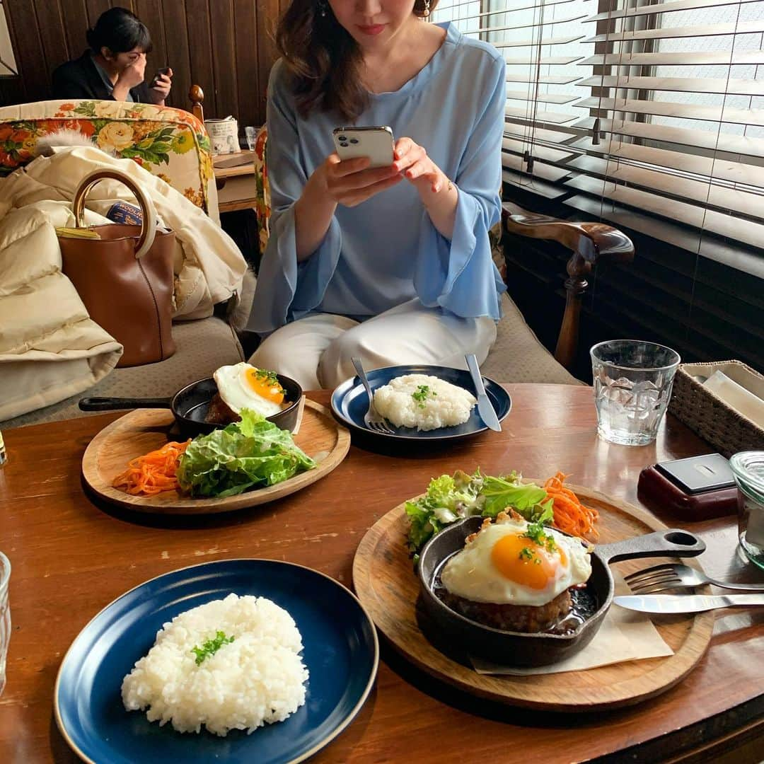 浦田実来さんのインスタグラム写真 - (浦田実来Instagram)「ゆりやさんと久々のランチ🍴 ゆりやさんは沢山ビジネスの知識あって勉強になるしプライベート盛りだくさんだから刺激的♡笑  ハンバーグおいしかったし楽しかったし幸せ😋❤️ 久々にOFF満喫して心が生き返る〜🥲  #写真UP許可取り忘れたからちょっと隠す笑 #ランチ女子会」1月20日 16時27分 - miquuuuu