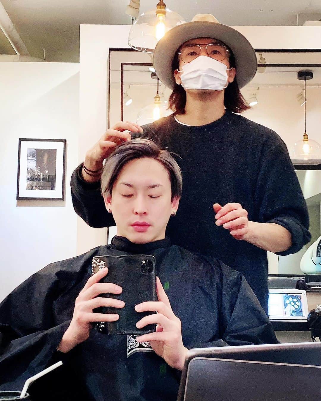 山口賢人さんのインスタグラム写真 - (山口賢人Instagram)「髪の毛が  銀色になりました  ひろき君、いつも有難うございます！  Hair made by  @hiroki____watanabe」1月20日 16時27分 - kentyamaguchi11
