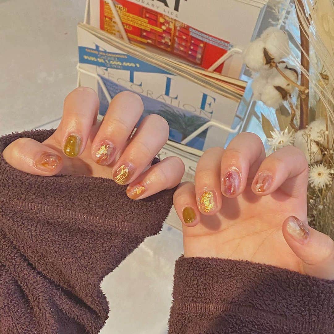 acaneのインスタグラム：「・ 7年ぶりにジェルネイルした💅🏻  友達のあーな @016_ayana が 池袋にお店オープンしたので 行ってきました💜💐  ほんっとうにおめでとう！ 内装もかわいかったし なにより あーなもネイルも可愛すぎん？🥺  ネイルどこいくか迷ってる人は 全員こちらへ→ @016_ichiroku   ニュアンスネイルかわいいよ〜😭💐 あーな〜😭誕プレもありがとう〜😭  #016 #いちろく #ネイル #ニュアンスネイル #ニュアンスネイルデザイン #ジェルネイル #池袋」