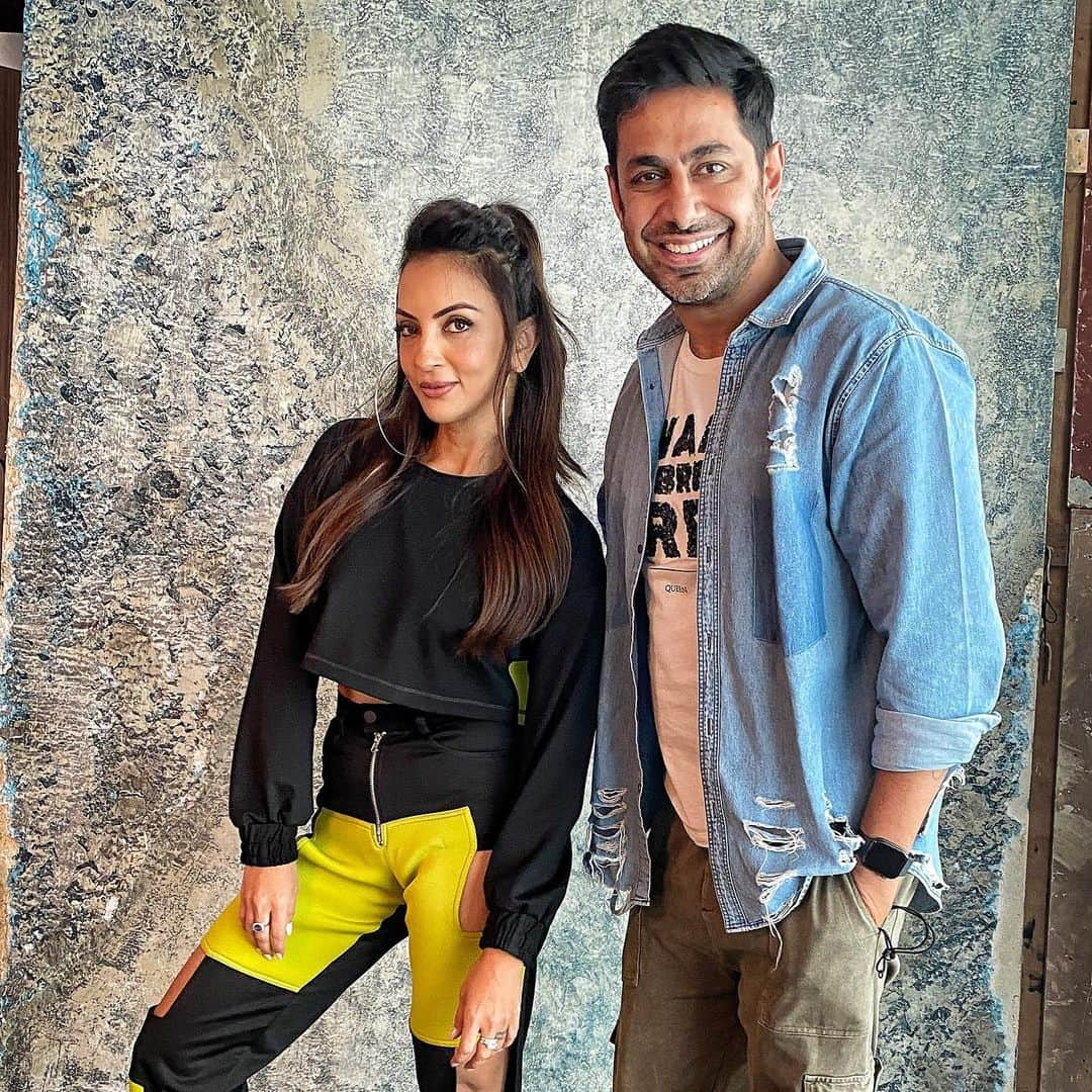 Praveen Bhatさんのインスタグラム写真 - (Praveen BhatInstagram)「Shoot with the fabulous beauty @seemakhan76 ✨😍. . . #praveenbhat #seemakhan #fabolouslife #fabulousshot @netflix_in #fabulouslives #fabulouslivesofbollywoodwives #netflixindia #indianphotographers #celebrityphotographer #fashionphotographerindia #indianphotographyhub #bollywoodwives #netflixserie #netflixoriginalseries #indianinfluencer #indianinfluencers #bollywoodphotoshoot #indiandiva #mumbaiblogger #mumbaiphotography #mumbaiphotography」1月20日 16時34分 - praveenbhat