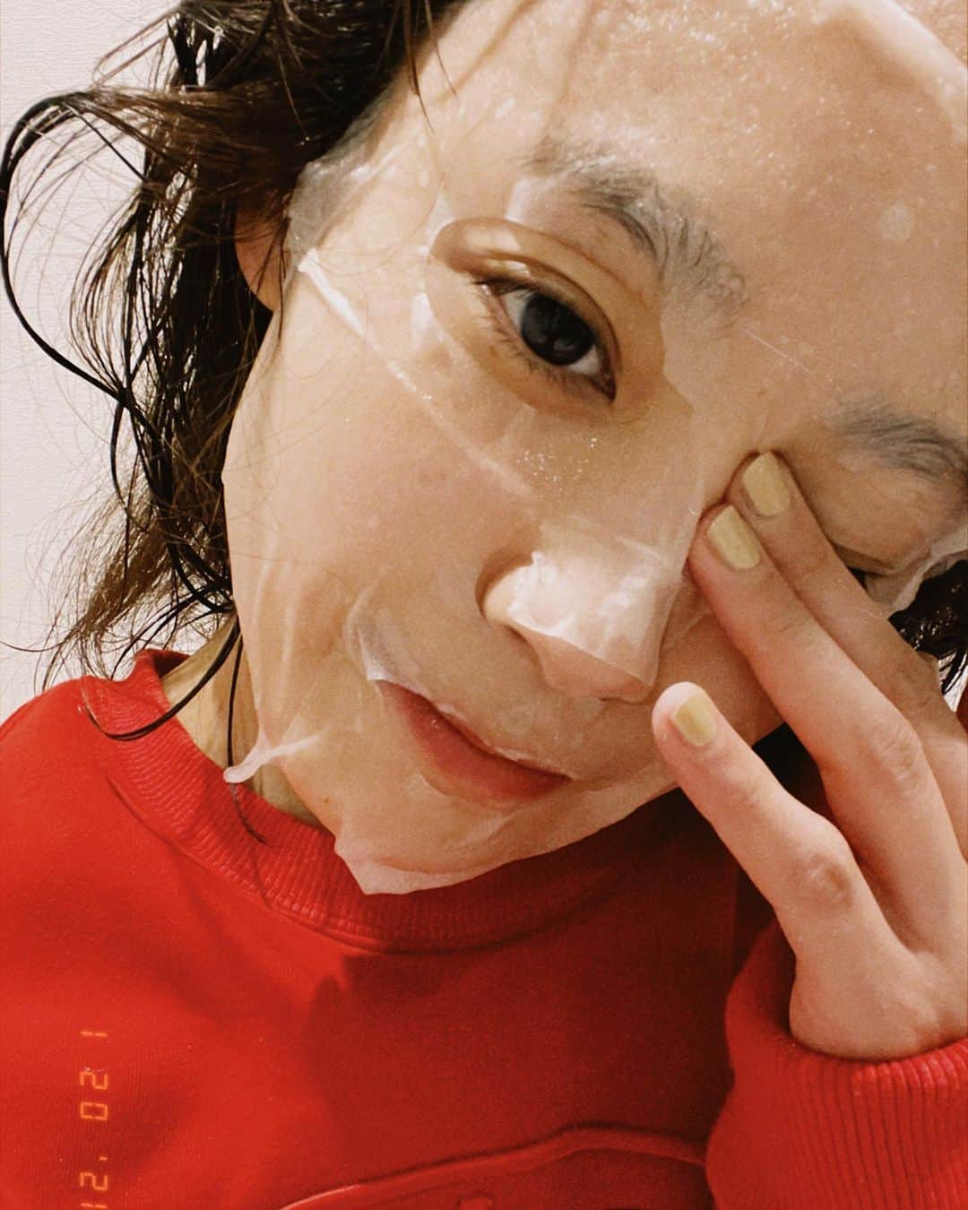 高橋愛さんのインスタグラム写真 - (高橋愛Instagram)「ㅤㅤㅤㅤㅤㅤㅤㅤㅤㅤㅤㅤㅤ ㅤㅤㅤㅤㅤㅤㅤㅤㅤㅤㅤㅤㅤ @miyamoto_yuri_ さんが 作った フェイスマスク。 ㅤㅤㅤㅤㅤㅤㅤㅤㅤㅤㅤㅤㅤ 愛がいっぱい詰まってて 使う時にも 笑顔になりました😆 ㅤㅤㅤㅤㅤㅤㅤㅤㅤㅤㅤㅤㅤ 使い心地も しっとりぴとぴと たっぷりで、潤ったよーーー😘 ㅤㅤㅤㅤㅤㅤㅤㅤㅤㅤㅤㅤㅤ 語彙力ないよね🤣 ㅤㅤㅤㅤㅤㅤㅤㅤㅤㅤㅤㅤㅤ とにかく 良かったってこと！ ㅤㅤㅤㅤㅤㅤㅤㅤㅤㅤㅤㅤㅤ」1月20日 16時34分 - i_am_takahashi