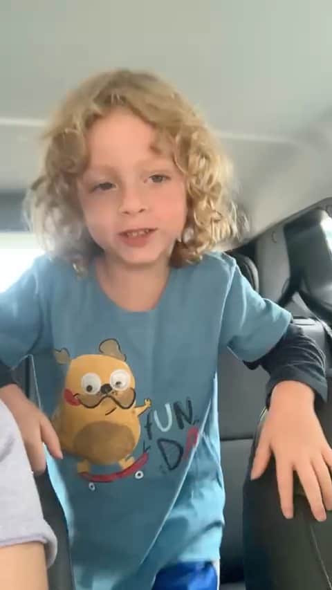 ジュリアーノ・ベレッチのインスタグラム：「Meu bebê Vicenzo, 4 anos, veste a camisa comigo. #respeito e apoio 🔵⚪️⚽️ SOBE O SOM 🔊 (Tô Com Saudade - Das Quebradas) @cruzeiro」