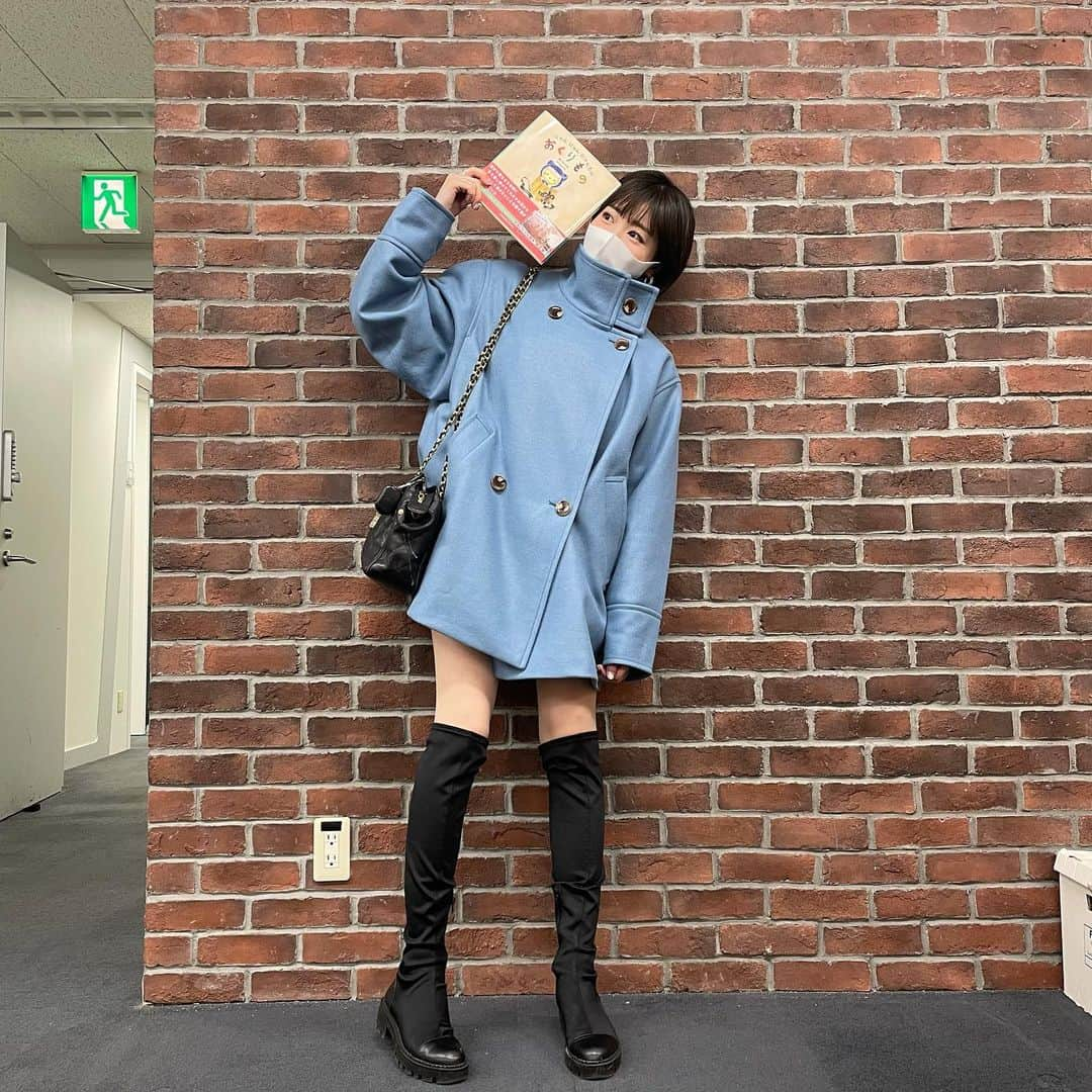 吉田菫さんのインスタグラム写真 - (吉田菫Instagram)「. あいにゃんの絵本第二弾😼📕 「にゃんにゃんにゃんたのおくりもの」ひと足先に読ませて貰いました♡(貰っちゃったしサインもしてもらっちゃった！)  基本的に絵本がすきなんだけど、にゃんちゃんの画力も大信頼してるから今回のも楽しみにしてたの🥺💕  前回ももちろん素晴らしかったんだけど、今回も素敵でどこまで上手くなるの？と思う…  優しさが詰まってて、これを読んだら思いやりがあって我慢強い子に育つだろうと思う！ もちろん大人が呼んでも、忘れてた気持ちを思い出せたりほっこりするよ☺️❤︎ 見返りを求めない思いやりはきっといつか回り回って自分を助けてくれると思う☺︎  発売に合わせてにゃんたのLINEスタンプも発売するよ！！ 絵本とスタンプ、楽しみにしててね💞  あーーー！絵本読んだらめっちゃ子供ほしくなった！！！！！  #絵本　#にゃんた　#おくりもの」1月20日 16時44分 - sumiredooon1228