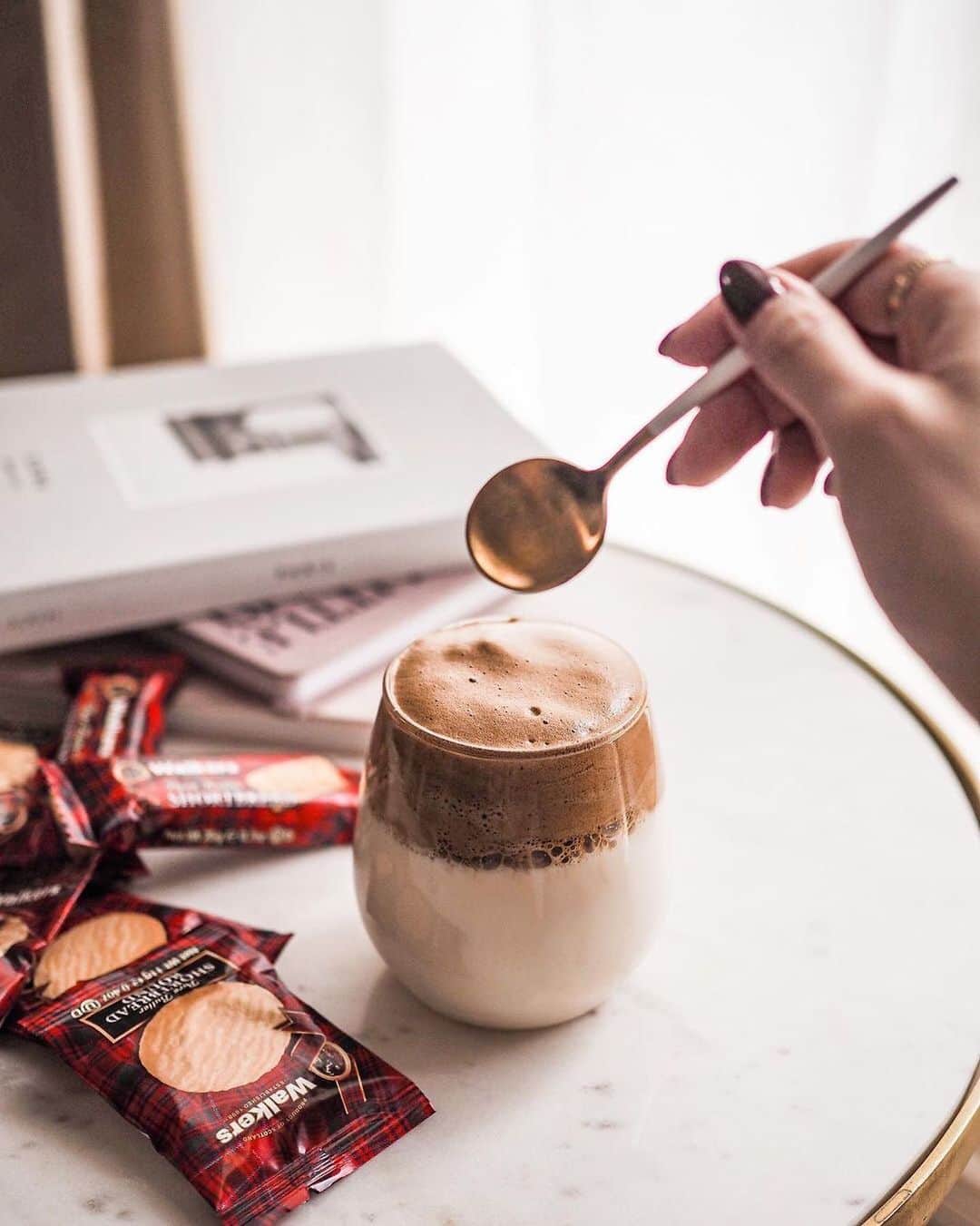 OLYMPUS_PEN_LOVERのインスタグラム：「@miyukiii36さんの写真をご紹介◎  インスタで大人気のダルゴナコーヒー☕️ おうち時間楽しんじゃおう💕  >>> OLYMPUS PEN で撮影し「#penのある生活 」をつけて投稿いただいた皆様のお写真をご紹介いたします！ ﻿ ----------------------------------------------------﻿ 📷photo by @miyukiii36  https://www.instagram.com/p/B-mNB7EjkLu/?utm_source=ig_web_copy_link ----------------------------------------------------﻿ ﻿  #ミラーレス一眼 #カメラ #camera #写真好きと繋がりたい #olympuspen #オリンパスペン #olympus #オリンパス #penとおでかけ #penのある生活 #om_photo #om写真投稿 #お家カフェ #ダルゴナコーヒー #ブツ撮り #単焦点レンズの世界 #おうち時間 #☕️」