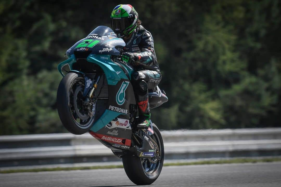 MotoGPさんのインスタグラム写真 - (MotoGPInstagram)「A seriously cool wheelie from @frankymorbido! 😎 Happy #WheelieWednesday from #MotoGP's runner-up! 🙌 #Motorcycle #Racing #Motorsport」1月20日 17時00分 - motogp