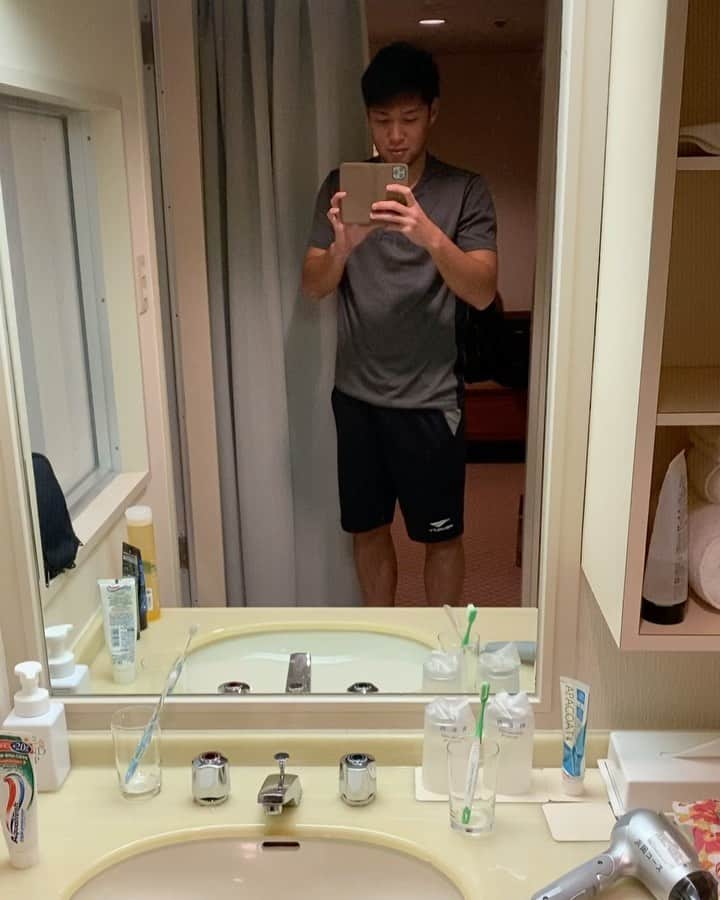 野田裕喜のインスタグラム：「たいきくん同部屋よろしくね。 背番号も変わったみたいで機嫌いいね。  #加藤大樹 #17番 #今年もたくさん走ってね」