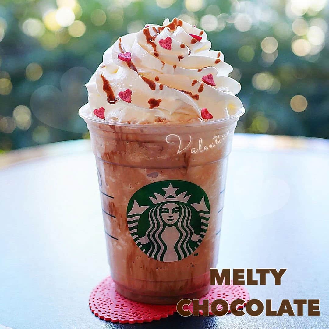 Locariのインスタグラム：「＼ スターバックス新作速報 ／﻿ 本日発売！﻿ メルティ 生チョコレート フラペチーノ®﻿ ¥590(税抜)﻿ ﻿ ☑︎クリーミーな生クリームで仕上げた 　とろとろの生チョコレートソース﻿ ☑︎くちどけなめらかなキューブチョコレート﻿ を合わせた﻿とろけるような食感のフラペチーノが登場です！﻿ ﻿ トッピングのハートシュガーが﻿ バレンタイン気分を盛り上げてくれますね🍫﻿❤️ ﻿ Photo by @chocolat_dot さん✨  #スターバックス#スタバ#スタバラ部#メルティ生チョコレートフラペチーノ#フラペチーノ#バレンタイン#期間限定」