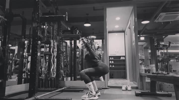 チョン・ウンジのインスタグラム：「원한다....나는....근육통..프로..틴.... 얼마만이야..🥲 @project_vkny」