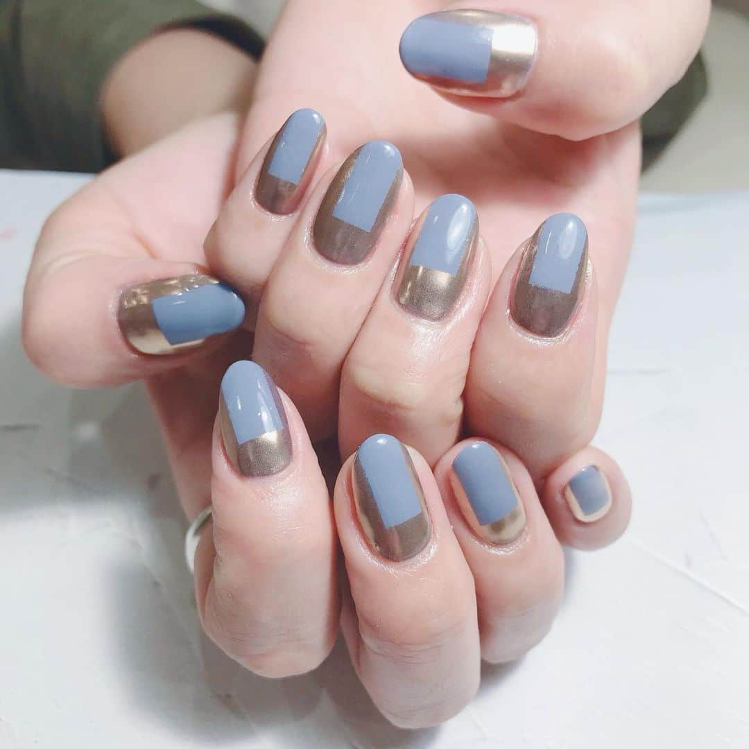 なかやまちえこさんのインスタグラム写真 - (なかやまちえこInstagram)「グレーとブルーの間。⠀ ⠀ #nail #nails #nailart #ネイル #美甲 #ネイルアート  #japanesenailart #manucure #japanesenails #manicurist #gelnails #أظافر #네일아트 #미용 #vẽmóng #ngườiđẹp  #เพ้นท์เล็บ #искусствоногтя #artedeuñas #เพ้นท์เล็บเจล #ジェルネイルデザイン #ネイルデザイン #senikuku #nagelkunst  #ミラーネイル #mirrornails #silentsiren #ひなんちゅ @hinaofficial0313」1月20日 17時12分 - chiekonakayama