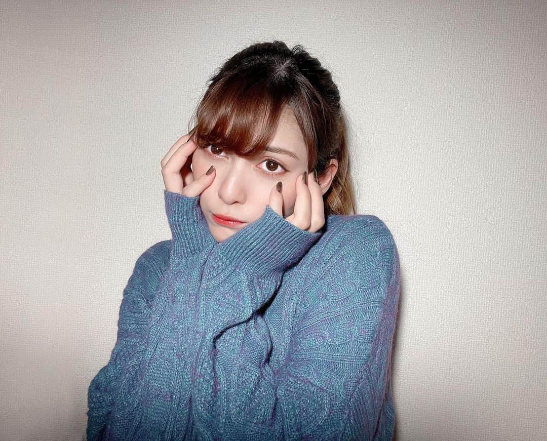 のインスタグラム：「ニットあったかいすき😇💙﻿ ﻿ #アンジェラ芽衣 #写真 #photo」