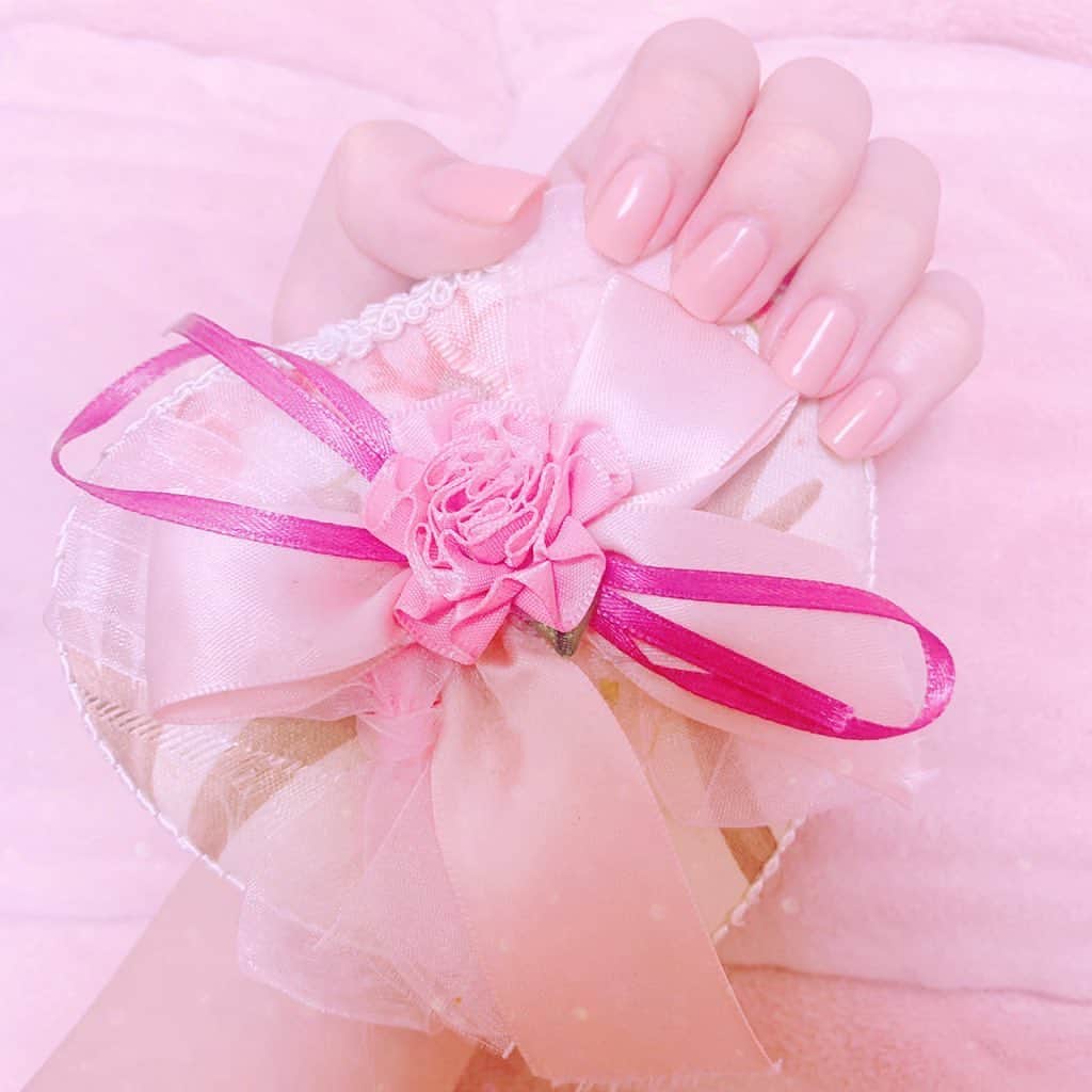 三村遙佳さんのインスタグラム写真 - (三村遙佳Instagram)「．  newネイルです💅 サーモンピンク色🤍かわいい🎵 爪の形初めてスクエアに してもらったよ~🤍💗🤍 爪まっすぐ~~~ㅋㅋㅋ  ネイリストさんが韓国の人だったから、 韓国の話いっぱいできて 嬉しかった〜〜〜🤍💗🤍  #nail #ネイル #可愛い #pink #bnnail #声優 #タレント #俳優  #네일 #귀여워 #일본 #핑크 #손톱 #일본인」1月20日 17時20分 - mimuraharuka_1027