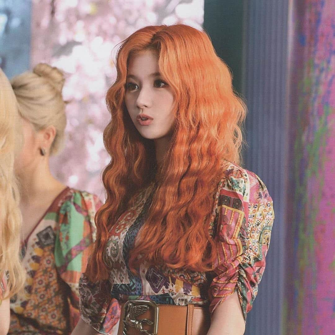 サナさんのインスタグラム写真 - (サナInstagram)「who misses the orange hair?  — : 🐿  ♩ #sana #sanaminatozaki #minatozakisana #사나 #jyp #cryforme #moreandmore #nosananolife #kpop   [ ©owner ]」1月20日 17時22分 - twicesana