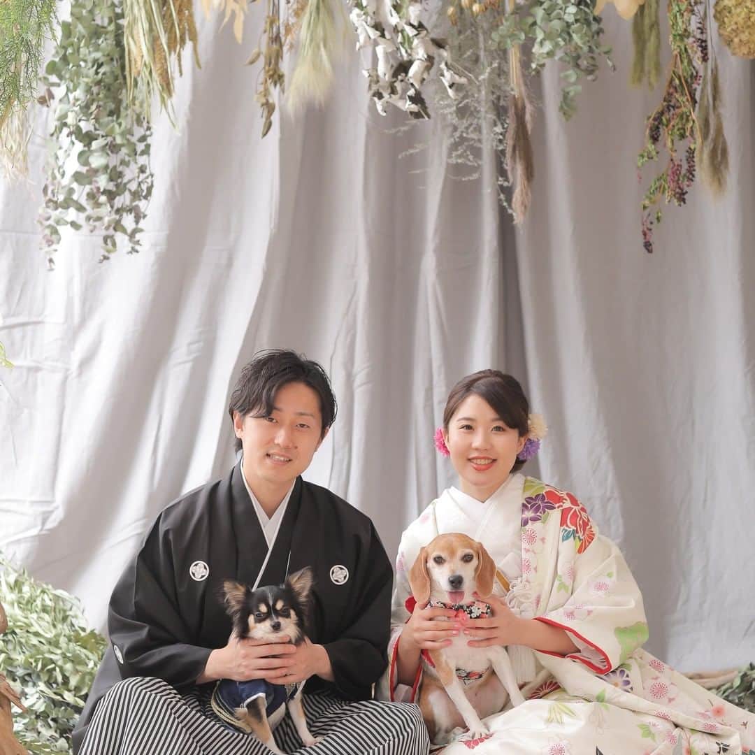ラヴィ•ファクトリーさんのインスタグラム写真 - (ラヴィ•ファクトリーInstagram)「【写真で叶える結婚式】 . 愛犬も大切な家族* おふたりの和装姿に合わせて、二匹もおめかしを* とびきり愛らしい和装フォトが撮れました＊ —————— ラヴィファクトリー大宮: @omiya_laviephotography  Photographer:宇井 AREA:JAPAN,OMIYA —————— @laviefactoryをフォローして #laviefactory #ラヴィファクトリー のハッシュタグをつけて お写真を投稿してみてくださいね✳︎ . こちらの公式IG（@laviefactory） で取り上げさせていただきます✨ #wedding#weddingphotography #ラヴィファクトリー #laviefactory #photo #生きる写真 #ハートのある写真 #instawedding #結婚写真 #ウェディング #ウェディングフォト #撮影指示書 #ロケーションフォト #前撮り #プレ花嫁 #結婚準備 #写真好きな人と繋がりたい #フォトウェディング #卒花 #前撮り #後撮り #ウェディングニュース #プラコレ #小さな結婚式 #ペット婚 #ペットウェディング #和装フォト #和婚」1月20日 17時30分 - laviefactory