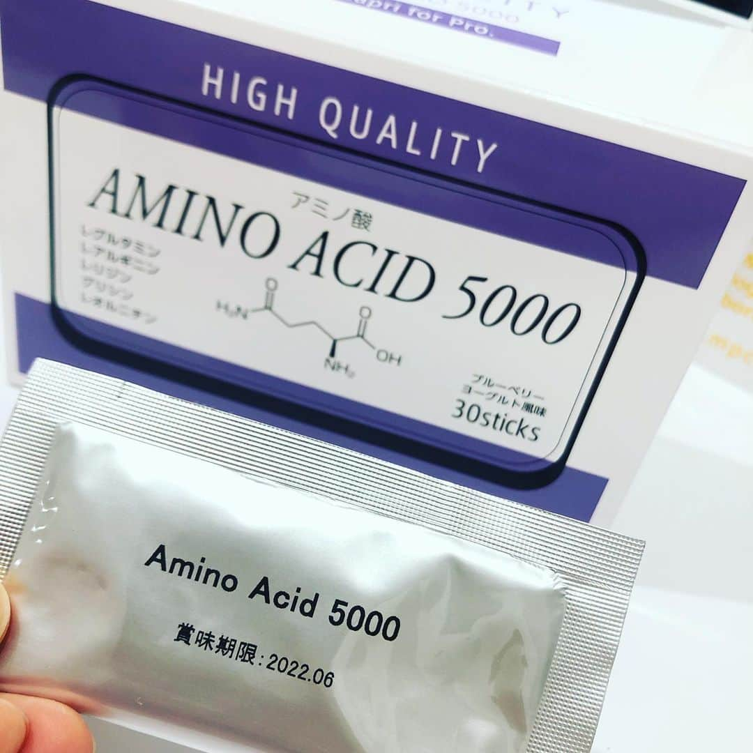 黒田愛美さんのインスタグラム写真 - (黒田愛美Instagram)「アミノ酸5000mg配合された💊 も新発売です‼️ 私たちの体を構成する  #タンパク質源 となる大切な アミノ酸🤩 中でも #成長ホルモン の分泌を促す アミノ酸がたくさん入っています‼️ #若返り #アンチエイジング だけでなく #脂肪燃焼 や #筋肉作り  にもいいので #ダイエット してる方や  #アスリート  にもおすすめです😉  30包¥6000  #アミノ酸5000mg  #アミノ酸 #グルタミン #アルギニン #オルニチン #グリシン #リジン #美容アンチエイジング専門医 #分子栄養学認定医  #黒田愛美」1月20日 17時42分 - kurodaaimi