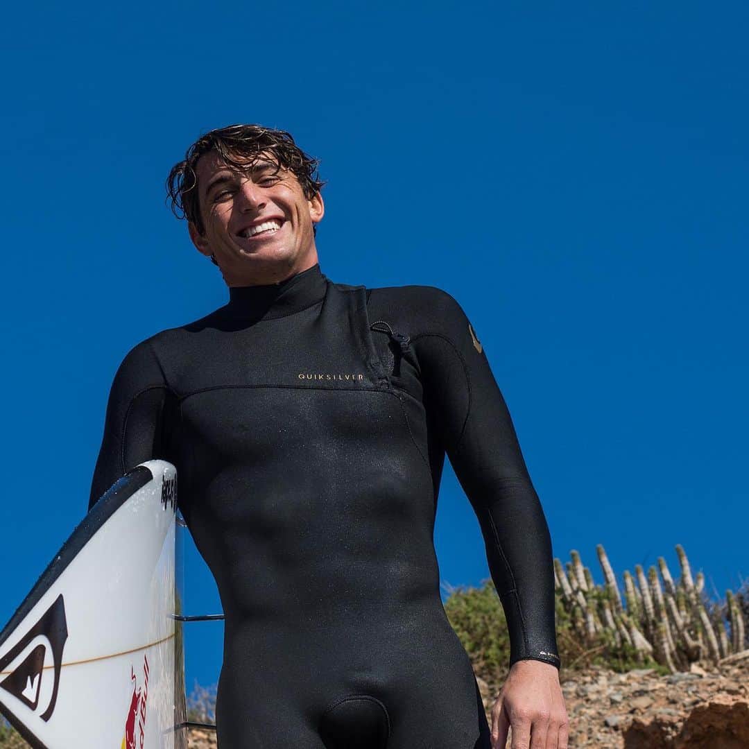 クイックシルバーさんのインスタグラム写真 - (クイックシルバーInstagram)「Find waves. Go surf. Smile. Our wetsuits have you covered. ⁣ ⁣ Happy days with @lfioravanti in Morocco last year.」1月20日 17時51分 - quiksilver