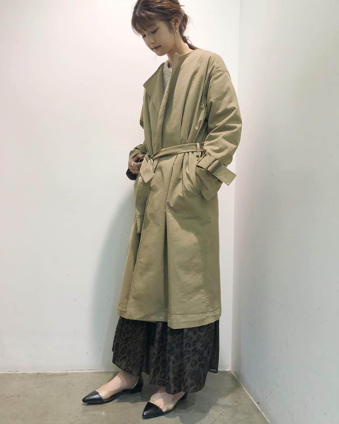 GATHER yamatoのインスタグラム：「・ 本日1/20(水)は 〝お客様感謝デー〟 税込1万円以上のご購入毎に 5％の金券バックです✨ ・ 〜Munich 2021SS〜 ・ 希少なコットンを使用した ストレッチツイルのノーカラーコート。 ソフトな風合いと抜群なストレッチ性でとっても着やすい♪ ━━━━━━━━━━━━━━━ ノーカラーコート #Munich ￥37,400(taxin) ・ ヒョウ柄スカート #Munich ￥23,100(taxin) ━━━━━━━━━━━━━━━ ・ ・ #ギャザー #GATHER #ギャザー大和店 #GATHER大和店 #スプリングコート #コート #ノーカラーコート」