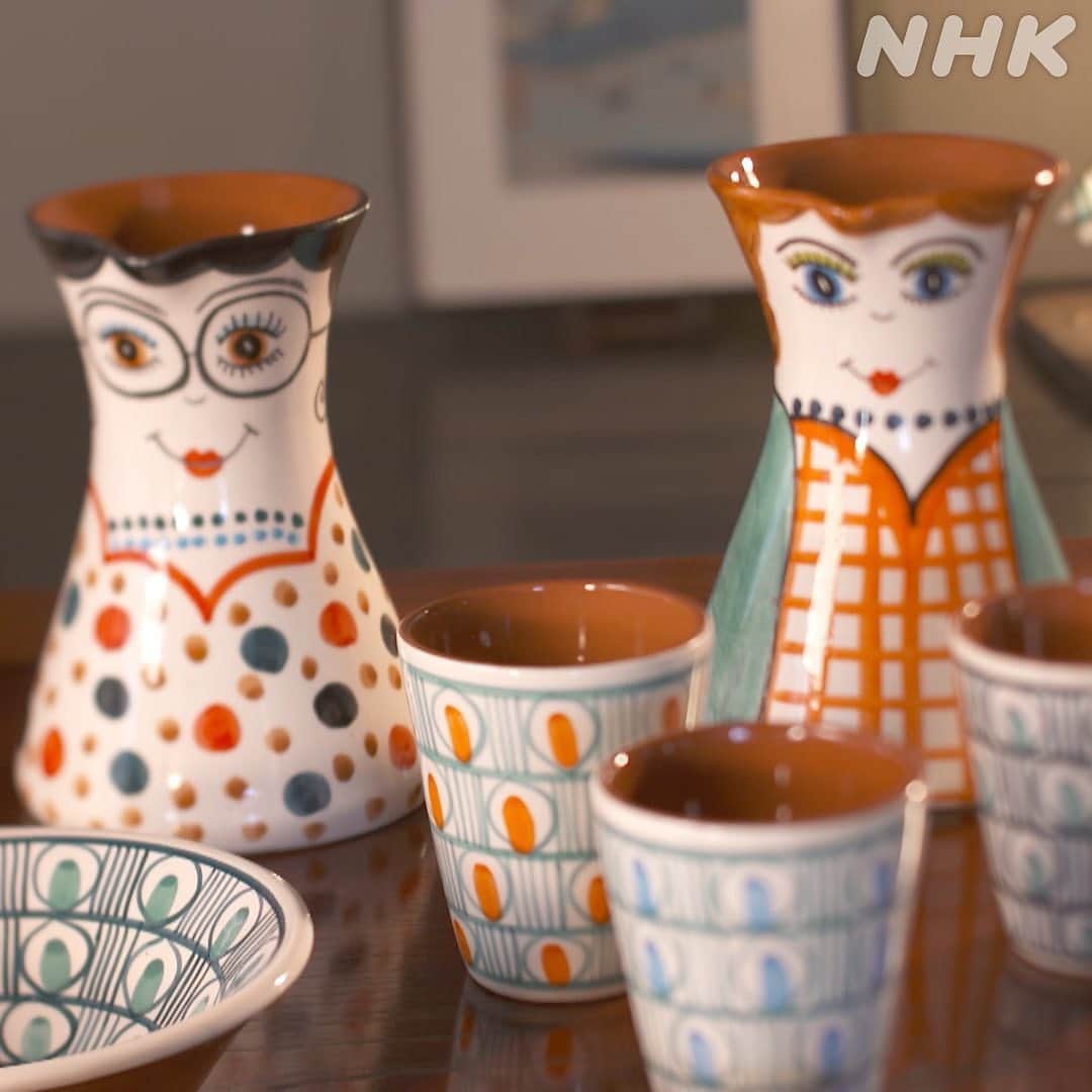 NHK「世界はほしいモノにあふれてる」さんのインスタグラム写真 - (NHK「世界はほしいモノにあふれてる」Instagram)「\ポルトガル×幸せテーブルウエア/   明日のせかほしはポルトガルのグルメ特集🇵🇹 絶品お魚料理をたくさんご紹介しますが、 食卓を楽しくする、テーブルウエアも登場しますよ☺️   １つ１つ手書きで描かれた陶器は、 なんだかほっこりする模様と色合い🌞   今回は気鋭のバイヤーが、現地の陶器職人と、 リモートでテーブルウエアの新商品を開発✨ 目指すのは、日本の食卓にもあう、 お魚料理にぴったりのお皿🐟  初めての試み、いったいどんなものが生まれるのか…。 今夜の放送を是非ごらんください😃   ちなみに皆さんはどこの国の テーブルウエアがお気に入りですか？ せかほしスタッフ😸は、北欧食器一辺倒でしたが、 ポルトガルを含めた、南欧の陶器が気になり始めました🐈 テーブルコーディネートが難しいけれど、 カラフル&激しめ模様に惹かれます…😇  #ポルトガル #テーブルウェア #皿 #食器 #食器好き #おうち時間　#おうちごはん  #鈴木亮平 #JUJU #神尾晋一郎  #せかほし #nhk #木曜 #２２時３０分 #世界はほしいモノにあふれてる #sekastagram」1月20日 17時48分 - nhk_sekahoshi