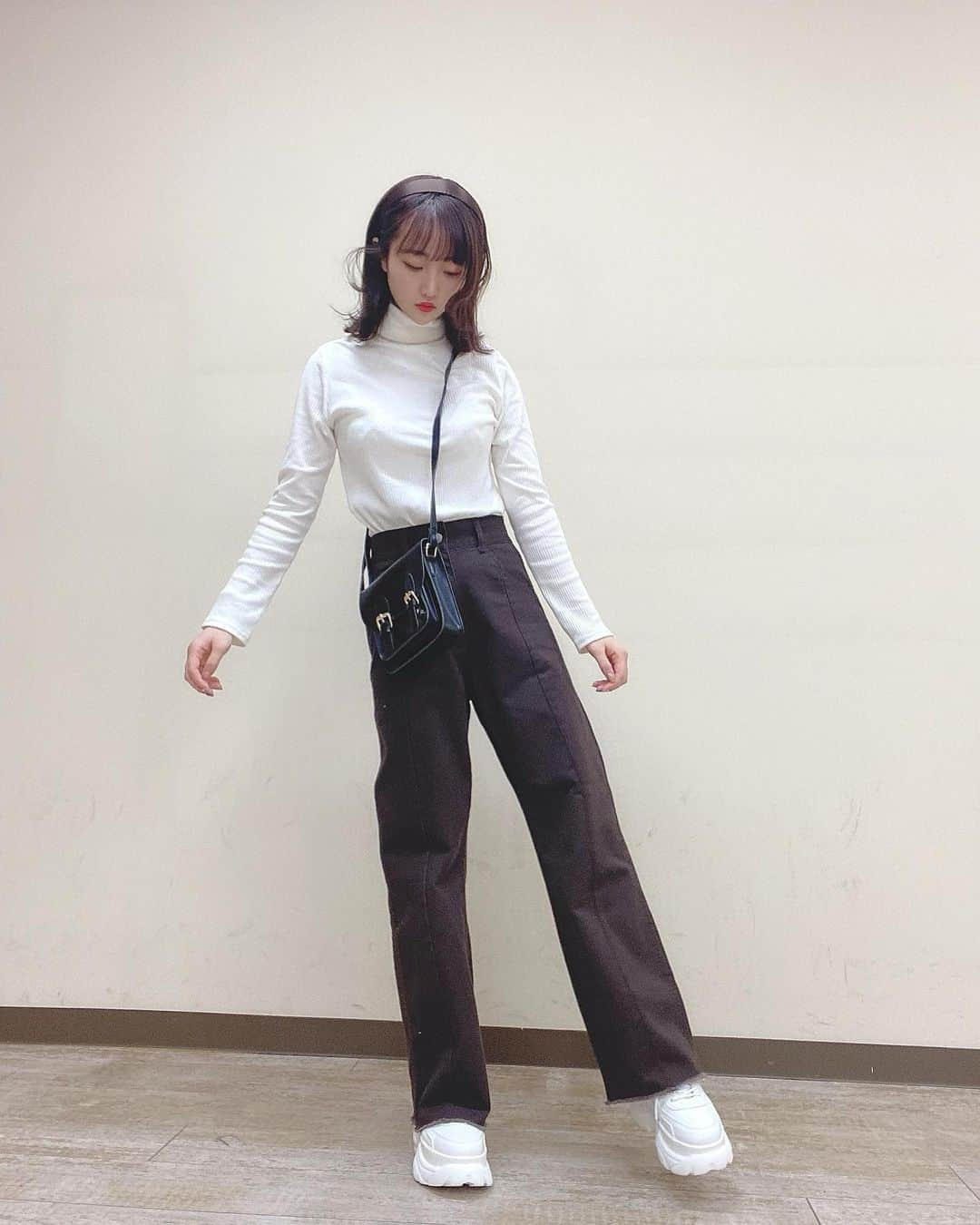 星野麻里愛さんのインスタグラム写真 - (星野麻里愛Instagram)「wego staff style♡  tops...¥1429 bag...¥1099 hairaccessory...¥439  #wego#wego大須店#ウィゴー #うぃごー#全身コーデ#全身コーディネート #コーデ紹介#名古屋サロモ#名古屋サロンモデル#名古屋モデル#東京サロンモデル#ストレートパンツコーデ #カチューシャ #ストレートパンツ #ブラウンコーデ コーデ」1月20日 17時49分 - maria.pink28