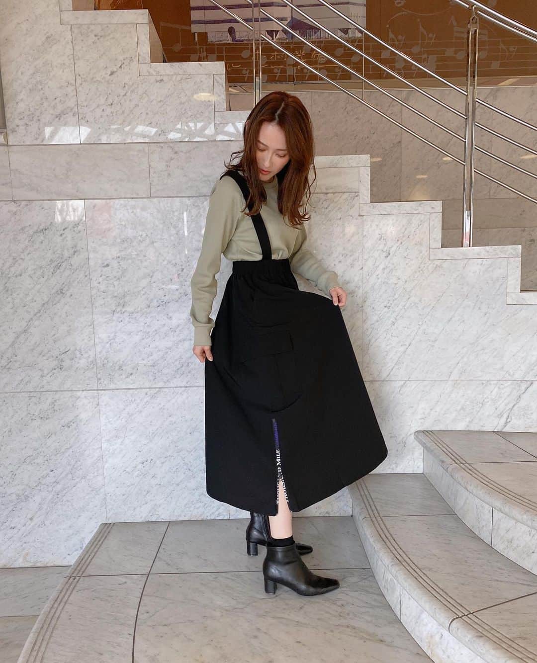 財津南美さんのインスタグラム写真 - (財津南美Instagram)「ㅤㅤㅤㅤㅤㅤㅤㅤㅤㅤㅤㅤㅤ きょうの衣装です🌱ㅤㅤㅤㅤㅤㅤㅤㅤㅤㅤㅤㅤㅤㅤㅤㅤㅤㅤㅤㅤㅤㅤㅤㅤㅤㅤㅤㅤㅤㅤㅤㅤㅤㅤㅤㅤㅤㅤㅤ  このスカート、裾に付いてるファスナーが可愛いの！！！って必死にアピールしてる(3.4枚目)😹笑ㅤㅤㅤㅤㅤㅤㅤㅤㅤㅤㅤㅤㅤ」1月20日 17時49分 - zaitsu_minami
