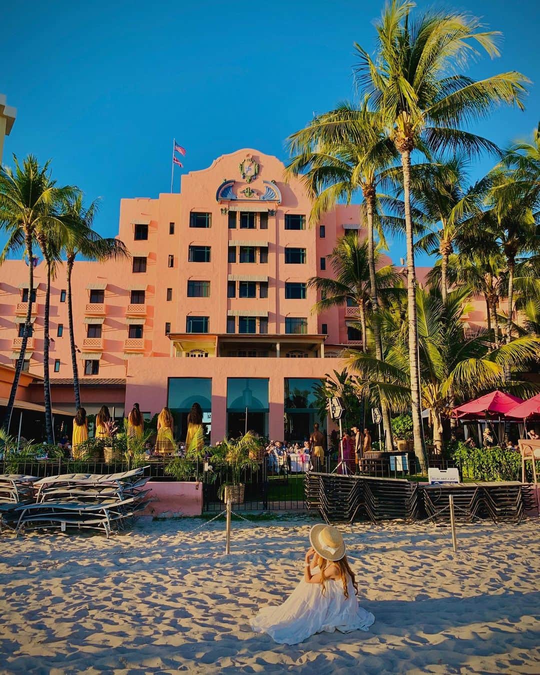 kawaiihawaiitourさんのインスタグラム写真 - (kawaiihawaiitourInstagram)「本日は、65人の感染者がでました！今日は、Royal Hawaiian Hotel のビーチ沿いのインスタ映えスポットを紹介します！少しでも多く皆さんにハワイの気分を味わってもらえたら嬉しいです。当社では、お客様が行きたいところを自由に選んでもらって好きなようにツアーが回れます‼️ --------------------------------------------------------- ❤️Kawaii Hawai'i Tour / カワイイ・ハワイ・ツアー ❤️✨🌈プラン🌈✨ (ハワイ州政府公認会社 PUC 497-C) ✔︎日本人経営 日本人ガイド付きツアーなので安心️🏝✨😎👍🏽 ✔︎あなただけのオリジナルツアーが作れます ✔︎初ハワイ満喫コース、オススメスケジュールご用意しています‼︎ ✔︎ガイドブック派？それともローカル体験派？ ✔︎なんでもご相談下さい 💁🏽‍♂️💁🏽☀️🏝✨😎👍🏽 ✔︎お写真もたくさんお撮りします🤳 ------------------------------------------------------ ✴︎今日の言葉✴︎ 私がこの世に生れてきたのは私でなければできない仕事が何かひとつこの世にあるからなのだ (相田みつを) ------------------------------------------------------ お客様の笑顔が私達の笑顔をモットーにツアーをさせてもらっています🚙🚖🚘 --------------------------------------------------------  #ハワイ #hawaii #royalhawaiianhotel #ワイキキ #コロナ　#ファインダー越しの私の世界 #カカアコ #ハワイ好き #ラニカイビーチ #天国の海 #ハワイウェディング #ハワイ行きたい #ハワイツアー #アウラニディズニー  #ハワイチャーターツアー #ハワイオプショナルツアー #ハワイ旅行 #ハワイ女子旅  #カイルア #ハレイワ 　#ハワイ挙式 #ハワイ好きな人と繋がりたい #ハワイコロナ　#インスタ映え　#ワイキキビーチ #waikiki #waikikibeach   #オアフ島 #pinkhotel　#ロイヤルハワイアンホテル」1月20日 17時59分 - kawaiihawaiitour