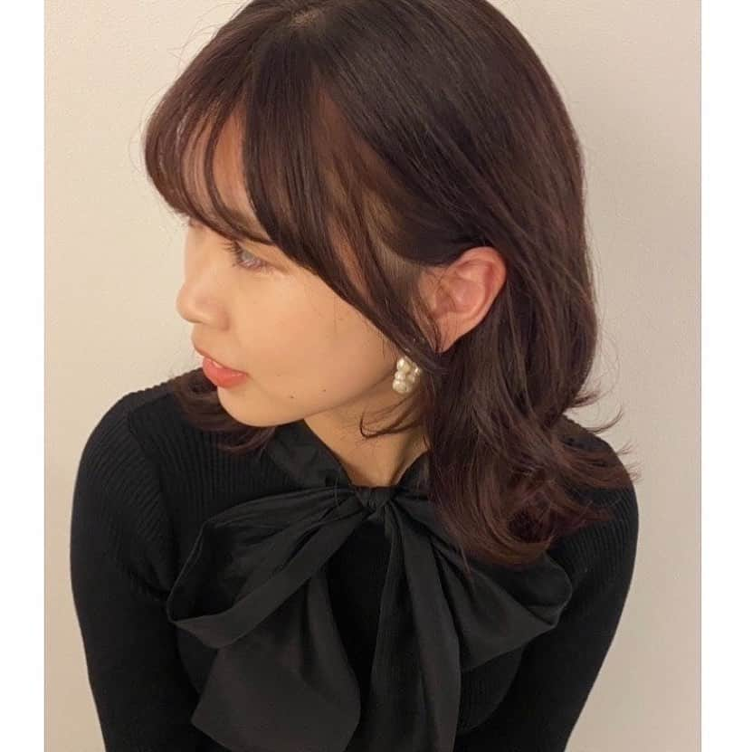 RiLiさんのインスタグラム写真 - (RiLiInstagram)「次のカラーどうする❔❔【冬のヘアカラー】🥰🎀⁣ ......⁣ そろそろ本格的に冬❄️⛄️年も明けるし、心機一転新しい髪色にしてみないっ？👀この季節にとってもかわいい🥺💓【冬のヘアカラー】を紹介するよっ❣️⁣ 冬はほんのりしたカラーがとっても人気💕🍓ちょっとピンクぽいのもアリだし🙆‍♀️やわらかいベージュもオススメだよっ🤲🏻⁣ パキッとしすぎてないカラーをチョイスすると、垢抜けて見えるかも…❔👀気になった子は美容室にゴーだよっ💨💨⁣ ❣❣❣❣❣⁣ サイトやSNSで掲載させていただくお写真募集中😘📸⁣ かわいいコーデやアイテム、注目スポットなどが撮れたら、ハッシュタグ→#rili_tokyo  を付けて投稿❗⁣ ．⁣ Special Thanks💋 Photo by⁣ @__nacki⁣ @mgmilk___⁣ @gudeminami⁣ @___musashi.___⁣ @gudeminami⁣ @cherryblo_kk⁣ @fuchan_2003⁣ @pon_k17⁣ ⁣ .⁣ #ヘアカラー #冬のヘアカラー #髪型 #冬の髪型 #ピンクベージュ #ブラウンベージュ #ベージュ #ブラウン #髪色 #ヘアスタイル #ヘアアレンジ #暗髪 #rili_tokyo #おしゃれさんと繋がりたい #お洒落さんと繋がりたい #ファッション #패션스타그램 #ootd #outfit」1月20日 18時01分 - rili.tokyo