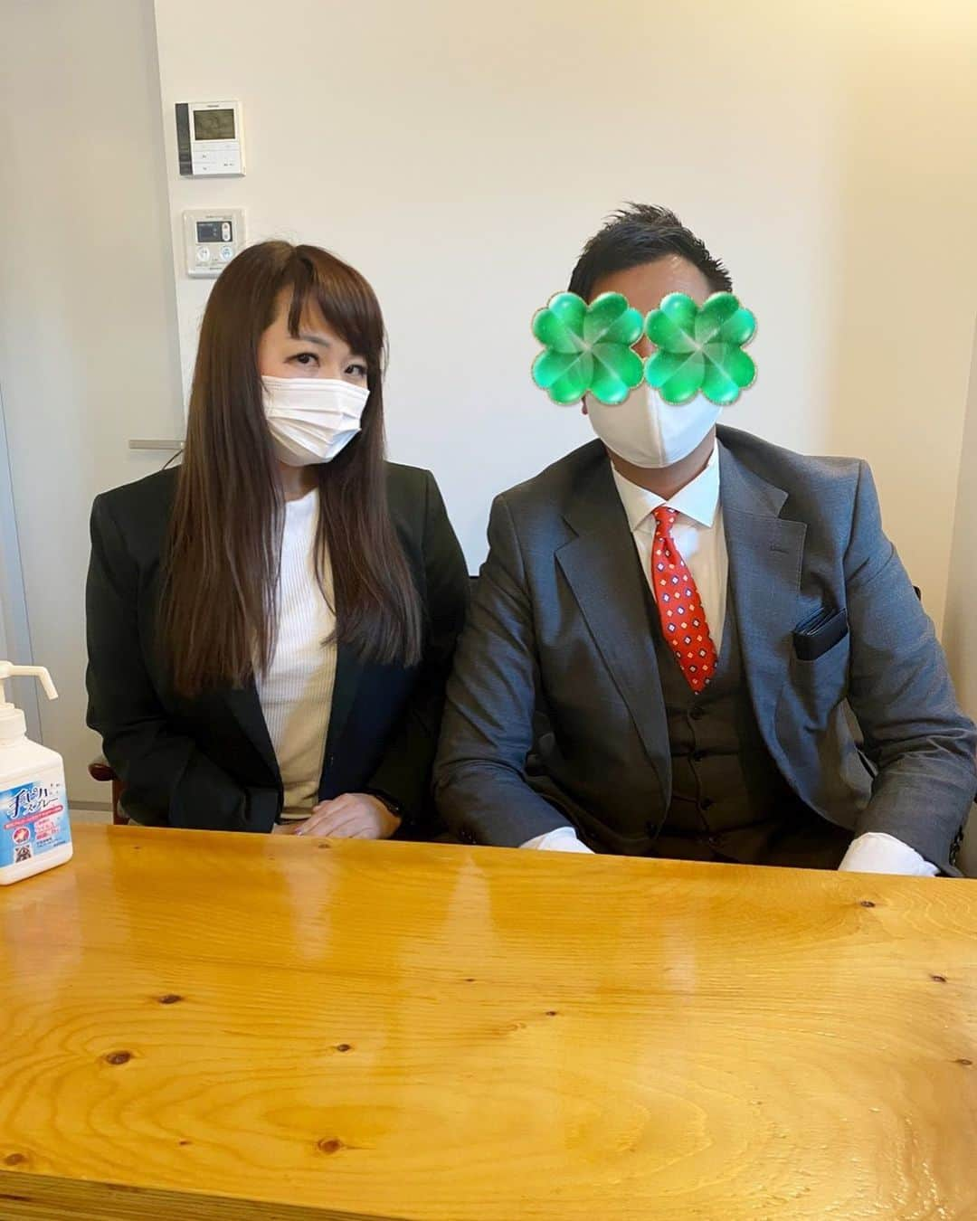 なちゅさんのインスタグラム写真 - (なちゅInstagram)「不動産友達🤝 10代の頃の友達が 立派な不動産屋になってました笑 宅建も持ってました🏠  たけぷー不動産やってんの? って恵比寿まで 挨拶に来てくれました笑  不動産の情報交換は大事です✨🤝 ありがとう🥺🏢🙏✨  当時は 私が髪の毛蛍光ピンクで 友達はDJで暗闇より黒かったですww  お互い大人になったね笑笑 もうテキーラは浴びてません笑笑  こんなにちゃんと私 大人になったんだなって 実感しました✨🏠🙇‍♀️笑 ちゃんとしたいい会社に勤めてるので これからも日々精進します。  不動産屋の友達よく考えたら たくさん居るかも！🤍 みんな繋がろー！🏠🏠🏠🏠🏠  お客様に貢献しよう✨🤝🏠  #アイドル #SKE48 #俳優 #プロレスラー #NMB48 #チーム8 #AKB48 #芸人 #野球選手 #マネージャー #スタイリスト #出版社 など #ご紹介 のみで不動産やってます♡  #なちゅ不動産1223 ←🏡 今までの不動産関連記事のみ見れます。  なちゅにお部屋探しを欲しい方はDMまで。 (内容によってお返事出来ない場合があります。) #不動産 #estate #売買 #投資用 #店舗 #中古住宅リノベーション #新築 #戸建 #関東全域   💻宅建チャンネル2 #なちゅ #宅地建物取引士 #資格スクエア @shikakusquare_official  YouTubeで配信中...！  @jobutsu_fudosan  #成仏不動産 #成仏不動産の特殊清掃sos  人の役に立って尊敬します✨  なちゅが働いてる不動産 マークス♥️ #MARKS 恵比寿店！ 代表:花原浩二  Tijtok@nachufudousan  🏠🏠🏠🏠🏠🏠 よろしくお願い致します！ 🏠🏠🏠🏠🏠🏠」1月20日 18時05分 - nachudesu1223