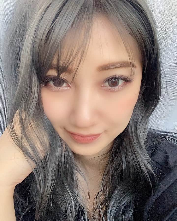 YUMIKAのインスタグラム：「ストーリーで好評だったラメマスカラは @zeesea_jp の使いました🤩  動画より実際の方が凄いキラキラしてて 反射が綺麗かった〜 (•'-'•) マット系のアイシャドウと相性◎👀  #ラメマスカラ #zeezea #cosmetics #makeup #make #コスメ #コスメマニア #カラーマスカラ #カラーマスカラメイク #美容垢」