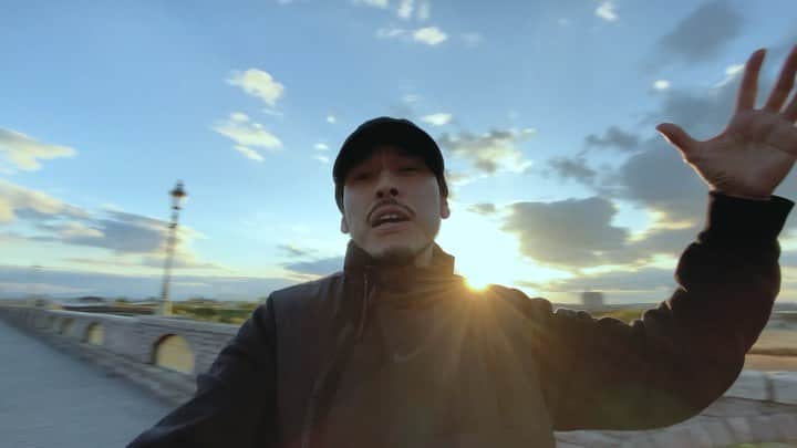 RYO the SKYWALKERのインスタグラム：「新曲「今こそ」ミュージック・ビデオ公開しました！🔥  去年の緊急事態からの想いが凝縮された、コロナ禍の”今こそ”伝えたいメッセージです  そして自分の初監督作品！🎬  是非見てください💥  #ryothe #今こそ #緊急事態宣言 #コロナ」