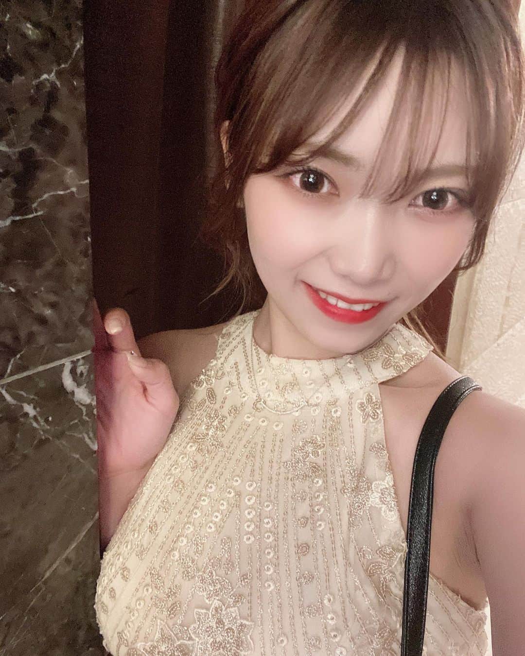 霜月芽衣のインスタグラム：「今日は水曜日だから お店はお休みしてるよ〜🥺  また明日元気に会おうねっ(﹡ˆᴗˆ﹡)」