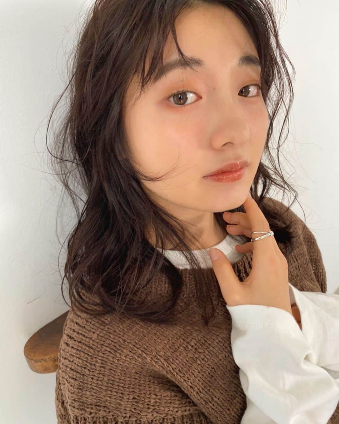 manacaのインスタグラム：「. みなさんあけおめ🎍（おそい）  今年の抱負は、 【全部のことに全力投球】 【学生をめちゃめちゃ謳歌する】 【内面も外面も成長するぞ】 の3本立てです。🤞☝️  まだ当分コロナがいると思うからチャレンジの幅が狭まってしまうかもしれないけど、コロナ時代で1番充実した毎日を送る人間を目指そうと思うよ✌️  サロンモデルも他のご依頼もお受けしているので 近々でもとりあえずDMいただけたら嬉しいです🥳 遊びの誘いも待ってるよ❗️ 今年もよろしくお願い致します💐」