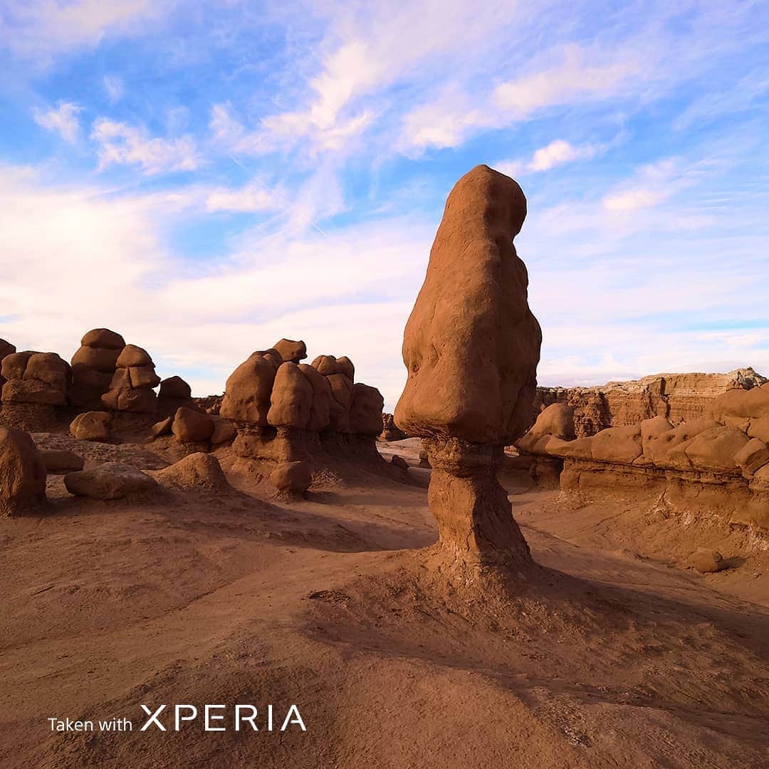 Sony Mobileさんのインスタグラム写真 - (Sony MobileInstagram)「This otherworldly rock formation was captured in Goblin Valley State Park, Utah by @irablockphoto. Where will your future adventures take you?  #Sony #SonyXperia #Xperia #Xperia1II #TakenWithXperia #PhotographyPro #GoblinValley」1月20日 18時23分 - sonyxperia