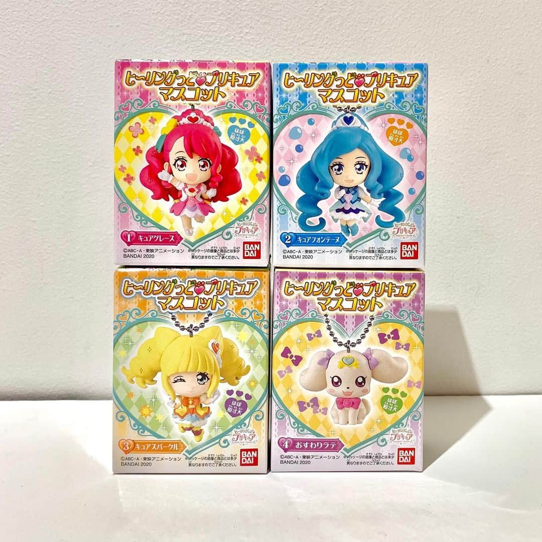 BEAMS JAPANさんのインスタグラム写真 - (BEAMS JAPANInstagram)「〈ヒーリングっど プリキュア 〉  #ヒーリングっどプリキュア  マスコットシリーズ  ーーーーーーーーーーーーーーーーーーーーーーーー ① 『ヒーリングっど プリキュア』に 登場するキャラクターの ボールチェーン付きマスコットです。  全高約5cmのころんとした ボリューム感のあるマスコットフィギュアで、 キャラクターの特徴を捉えて 可愛く立体化した人気のシリーズです。  ボールチェーン付きなので、 カバンにつけて可愛く持ち運ぶことができます。 全4種、ガム1個付です。 　 ●ボールチェーン付き彩色済みマスコット　 1個（全4種）  1．#キュアグレース 2．#キュアフォンテーヌ 3．#キュアスパークル 4．#おすわりラテ ●チューインガム1個  ーーーーーーーーーーーーーーーーーーーーーーーー ② 『ヒーリングっど プリキュア』に 登場するキャラクターの ボールチェーン付きマスコット第2弾。  ころんとしたボリューム感のある マスコットフィギュアです。  キャラクターの特徴を捉えて 可愛く立体化した人気のシリーズです。  ボールチェーン付きなので、 カバンにつけて可愛く持ち運ぶことができます。 全5種、ガム1個付です。 　 ●ボールチェーン付き彩色済みマスコット　 1個（全5種）  1．#キュアアース 2．#ラビリン 3．#ペギタン 4．#ニャトラン 5．#キュアグレース　#ヒーリングステッキver. ●チューインガム1個  ーーーーーーーーーーーーーーーーーーーーーーーー  ▼Price ¥300+tax  ▼お問い合わせ電話番号 BEAMS JAPAN 1F ☎︎ 03-5368-7314  #beams  #beamsjapan  #beamsjapan1st  #ビームスジャパン #新宿 #新宿三丁目 #BANDAI #バンダイ #食玩 #食玩ジャパン #プリキュア」1月20日 18時28分 - beams_japan