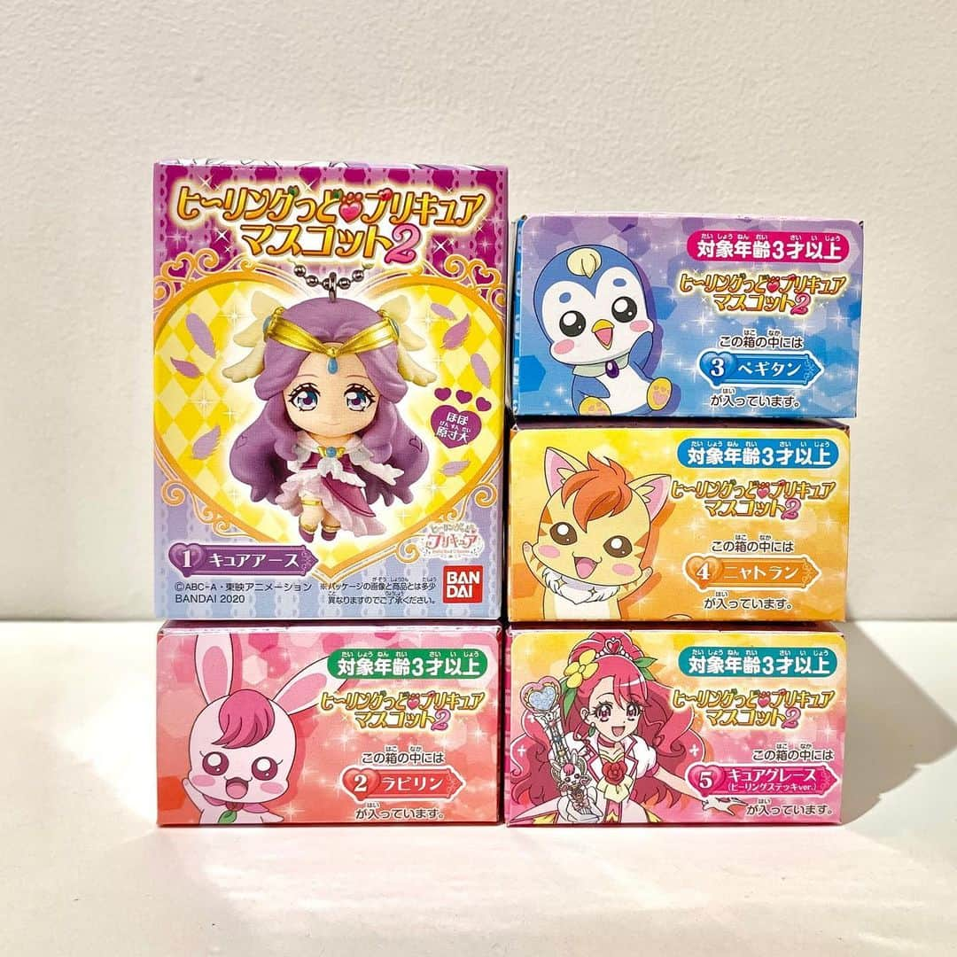 BEAMS JAPANさんのインスタグラム写真 - (BEAMS JAPANInstagram)「〈ヒーリングっど プリキュア 〉  #ヒーリングっどプリキュア  マスコットシリーズ  ーーーーーーーーーーーーーーーーーーーーーーーー ① 『ヒーリングっど プリキュア』に 登場するキャラクターの ボールチェーン付きマスコットです。  全高約5cmのころんとした ボリューム感のあるマスコットフィギュアで、 キャラクターの特徴を捉えて 可愛く立体化した人気のシリーズです。  ボールチェーン付きなので、 カバンにつけて可愛く持ち運ぶことができます。 全4種、ガム1個付です。 　 ●ボールチェーン付き彩色済みマスコット　 1個（全4種）  1．#キュアグレース 2．#キュアフォンテーヌ 3．#キュアスパークル 4．#おすわりラテ ●チューインガム1個  ーーーーーーーーーーーーーーーーーーーーーーーー ② 『ヒーリングっど プリキュア』に 登場するキャラクターの ボールチェーン付きマスコット第2弾。  ころんとしたボリューム感のある マスコットフィギュアです。  キャラクターの特徴を捉えて 可愛く立体化した人気のシリーズです。  ボールチェーン付きなので、 カバンにつけて可愛く持ち運ぶことができます。 全5種、ガム1個付です。 　 ●ボールチェーン付き彩色済みマスコット　 1個（全5種）  1．#キュアアース 2．#ラビリン 3．#ペギタン 4．#ニャトラン 5．#キュアグレース　#ヒーリングステッキver. ●チューインガム1個  ーーーーーーーーーーーーーーーーーーーーーーーー  ▼Price ¥300+tax  ▼お問い合わせ電話番号 BEAMS JAPAN 1F ☎︎ 03-5368-7314  #beams  #beamsjapan  #beamsjapan1st  #ビームスジャパン #新宿 #新宿三丁目 #BANDAI #バンダイ #食玩 #食玩ジャパン #プリキュア」1月20日 18時28分 - beams_japan