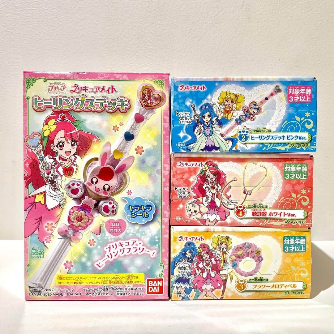 BEAMS JAPANさんのインスタグラム写真 - (BEAMS JAPANInstagram)「〈ヒーリングっどプリキュア〉  #ヒーリングっどプリキュア #プリキュアメイトシリーズ  ーーーーーーーーーーーーーーーーーーーーーーーー ① 『ヒーリングっど プリキュア』 のなりきりキットが登場！  今弾では、変身アイテムの 「ヒーリングステッキ」に加えて、 「フラワーメロディベル」、 そして食玩オリジナルカラーの 「聴診器 ホワイトVer.」 「ヒーリングステッキ ピンクVer.」をラインナップ！  「ヒーリングステッキ」 「ヒーリングステッキ ピンクVer.」は それぞれミニエレメントボトル付きで、 付け替え遊びも楽しめます。 　 ●組み立てキット（全4種） 1．#ヒーリングステッキ 2．#ヒーリングステッキ ピンクVer. 3．#フラワーメロディベル 4．#聴診器ホワイトVer. ●シール（全4種） ●チューインガム1個  ーーーーーーーーーーーーーーーーーーーーーーーー ② 『ヒーリングっど プリキュア』 のなりきりキット第2弾が登場！  今弾では、お世話アイテムの 「ヒーリングルームバッグ」、 食玩オリジナルカラーの 「ヒーリングステッキ　ライトブルーVer.」、 さらに「アースウィンディハープ」 「アースウィンディハープ パープルVer.」 を追加した全4種をラインナップしました！  ガム1個付。 　 ●組み立てキット（全4種） 1．#アースウィンディハープ 2．#アースウィンディハープ　パープルVer. 3．#ヒーリングルームバッグ 4．#ヒーリングステッキ　ライトブルーVer. ●シール（全4種） ●チューインガム1個  ーーーーーーーーーーーーーーーーーーーーーーーー  ▼Price ¥300+tax  ▼お問い合わせ電話番号 BEAMS JAPAN 1F ☎︎ 03-5368-7314  #beams  #beamsjapan  #beamsjapan1st  #ビームスジャパン #新宿 #新宿三丁目 #BANDAI #バンダイ #食玩 #食玩ジャパン #プリキュア」1月20日 18時28分 - beams_japan