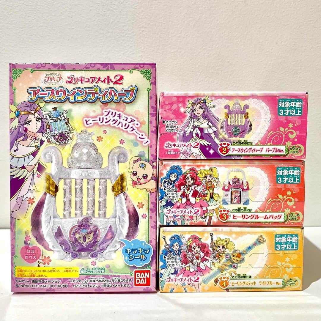 BEAMS JAPANさんのインスタグラム写真 - (BEAMS JAPANInstagram)「〈ヒーリングっどプリキュア〉  #ヒーリングっどプリキュア #プリキュアメイトシリーズ  ーーーーーーーーーーーーーーーーーーーーーーーー ① 『ヒーリングっど プリキュア』 のなりきりキットが登場！  今弾では、変身アイテムの 「ヒーリングステッキ」に加えて、 「フラワーメロディベル」、 そして食玩オリジナルカラーの 「聴診器 ホワイトVer.」 「ヒーリングステッキ ピンクVer.」をラインナップ！  「ヒーリングステッキ」 「ヒーリングステッキ ピンクVer.」は それぞれミニエレメントボトル付きで、 付け替え遊びも楽しめます。 　 ●組み立てキット（全4種） 1．#ヒーリングステッキ 2．#ヒーリングステッキ ピンクVer. 3．#フラワーメロディベル 4．#聴診器ホワイトVer. ●シール（全4種） ●チューインガム1個  ーーーーーーーーーーーーーーーーーーーーーーーー ② 『ヒーリングっど プリキュア』 のなりきりキット第2弾が登場！  今弾では、お世話アイテムの 「ヒーリングルームバッグ」、 食玩オリジナルカラーの 「ヒーリングステッキ　ライトブルーVer.」、 さらに「アースウィンディハープ」 「アースウィンディハープ パープルVer.」 を追加した全4種をラインナップしました！  ガム1個付。 　 ●組み立てキット（全4種） 1．#アースウィンディハープ 2．#アースウィンディハープ　パープルVer. 3．#ヒーリングルームバッグ 4．#ヒーリングステッキ　ライトブルーVer. ●シール（全4種） ●チューインガム1個  ーーーーーーーーーーーーーーーーーーーーーーーー  ▼Price ¥300+tax  ▼お問い合わせ電話番号 BEAMS JAPAN 1F ☎︎ 03-5368-7314  #beams  #beamsjapan  #beamsjapan1st  #ビームスジャパン #新宿 #新宿三丁目 #BANDAI #バンダイ #食玩 #食玩ジャパン #プリキュア」1月20日 18時28分 - beams_japan