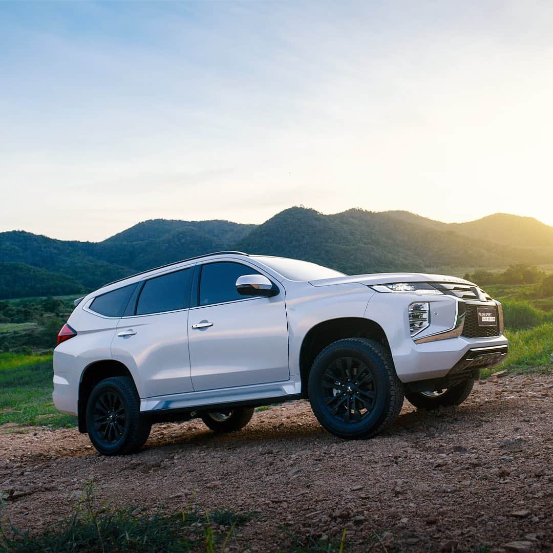 Mitsubishi Motors Thailandのインスタグラム：「เทคโนโลยีขับเคลื่อน 4 ล้อ Super Select 4WD II เอกลักษณ์เฉพาะจากมิตซูบิชิ ใน New Mitsubishi Pajero Sport Elite Edition มั่นใจกับทุกสภาพถนน มอบความสมบูรณ์แบบในทุกการขับขี่  #MitsubishiMotorsThailand #MitsubishiMotors #NewPajeroSportEliteEdition #ความสำเร็จที่เป็นคุณ」