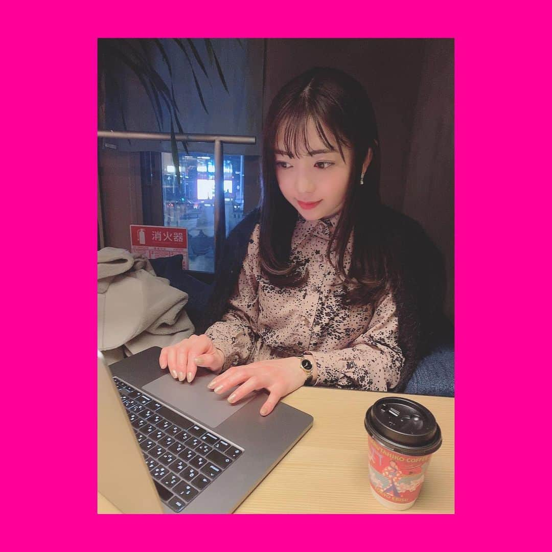 成田梨紗のインスタグラム：「打ち合わせでした💻﻿ ﻿ 最近は猿田彦のカフェラテブーム🙈🙉🙊﻿ ﻿ #パソコン初心者  #目指すは #パワーポイント ﻿ #猿田彦珈琲」