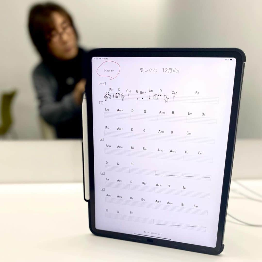 坂崎幸之助さんのインスタグラム写真 - (坂崎幸之助Instagram)「今日は20時から配信の「come on alfee」です😉 桜井のバースデイ企画、何が出て来るのか楽しみだなぁ😁 実は僕もまだあまり分かっていないのです🤣 感染対策を万全にしてお送りしますね👌  そして、楽屋での空き時間に一週間後のフォーク村の準備👍 今の時代、楽譜は手書きではなくこのようにiPadに全部データで入ってしまうのです😲 歌詞もコードも、直しも簡単😝 便利ですねぇ🤩 ちなみにこれは先月の夏しぐれの譜面です🤓 是非桜井さんにもこの誕生日を機会にiPadを😜 そりゃ無理か🤪  そのフォーク村ですが、何と今夜から2週間くらい続けざまに今まで演ったリピート回が見れますよぉ😊 改めて各回のゲストのスゴい事🤩 フジテレビNEXT／ネクスマで調べてみて下さいね😍  では、後ほど🤲  #comeonalfee #カモンアルフィー #thealfee #配信 #桜井賢 #誕生日 #生誕祭 #おめでとう #66歳 #フォーク村 #リピート #ももクロ #しおこうじ #iPhone11pro  #どうぞご自愛下さいね☺️」1月20日 18時41分 - kohnosukesakazaki