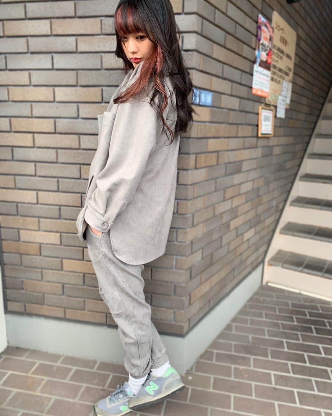 松本さゆきのインスタグラム：「#美容院　 へ行ってきました🏃‍♀️ 今回も期待以上に仕上げてくれた @chanstagram1117  に感謝😚  鈍ちゃんを匂わすスタイルに #ハイスクール奇面組  #春曲鈍   豪君並に太く写った眉毛🐛 （3枚目） #冷越 豪  思わず店内で歌ってしまった #うしろゆびさされ組   そして何より「奇面組みたいだね」の一言で全てを分かってくれた @chanstagram1117 😚  髪のメンテナンスのつもりが心までメンテナンスしてくれるなんて 最高かよ😂」