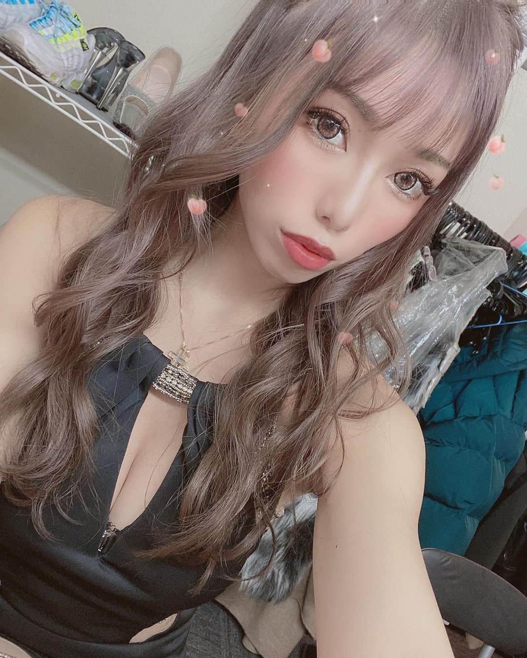 あゆかのインスタグラム：「昨日は美容室行ってきた🥰 いい感じー！！！ 今日もがんばりまーす！！  '  .  #千葉キャバクラ#千葉富士見キャバ嬢#千葉富士見町キャバ嬢#千葉富士見キャバクラ#arドレス#ジュエルズドレス#オンラインキャバクラ#ファッション好きな人と繋がりたい#ヘアメイク#お家スタイル#息してる？#followｍe4 #follow4like#followtrain」