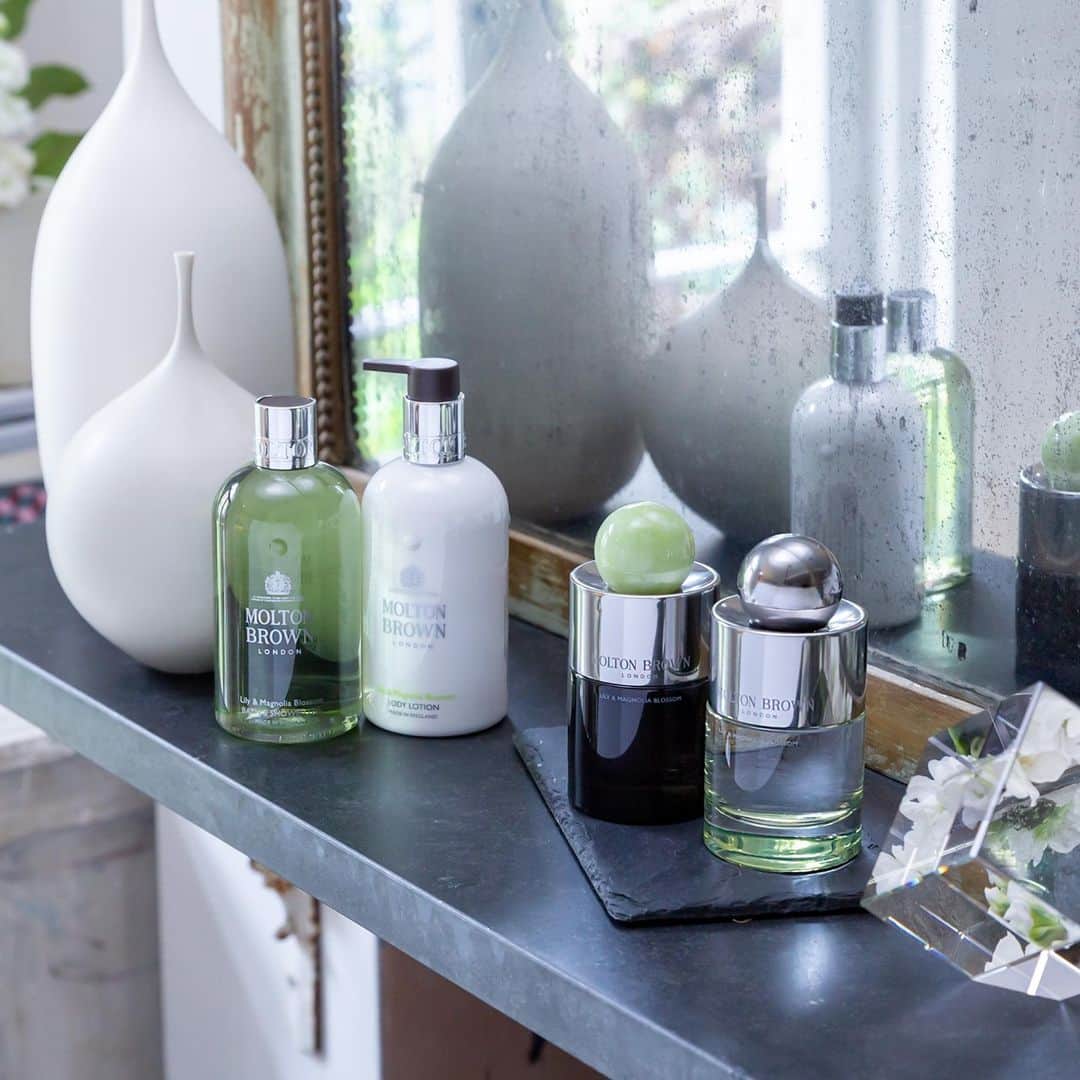 モルトンブラウンのインスタグラム：「Bright, creamy magnolia mingles with light droplets of white tea, and soft peony and lily of the valley blooming in the heart; a just-gathered bouquet. Discover new Lily & Magnolia Blossom now.」
