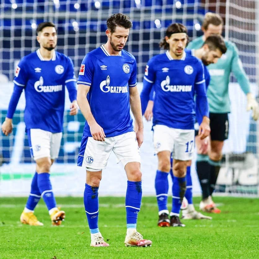 シャルケ04さんのインスタグラム写真 - (シャルケ04Instagram)「🙁😔🙁 . . FT: #S04KOE 1:2 . . #S04 #Schalke #Knappen #Königsblau #🔵⚪️ #Bundesliga #Matchday」1月21日 4時30分 - s04