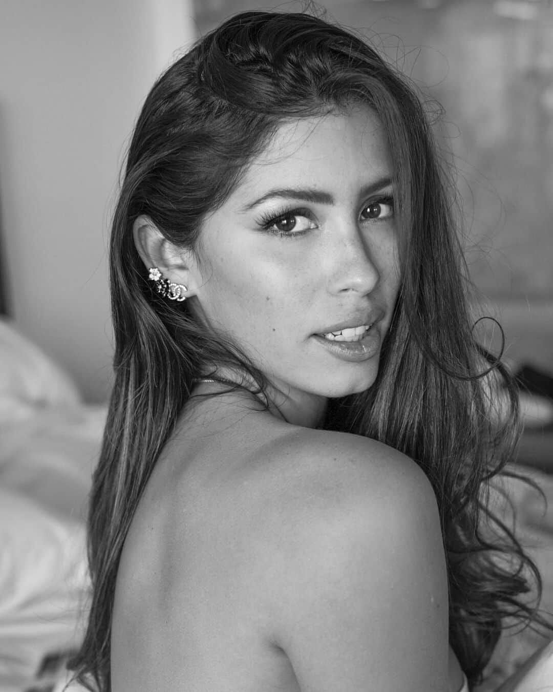 Alexandra M Rodriguezのインスタグラム：「Good karma, my aesthetic🧿  Manifest it ✨ Just like magic 🪄  I get everything I want 'cause I attract it 💋」